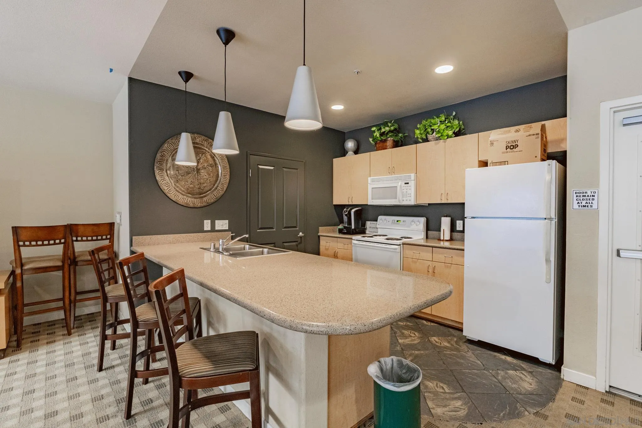 https://cdn.realtyfeed.com/cdn/127/260023893/0ed4882f9b6b5f90c81aaab0f97b8db0.webp
