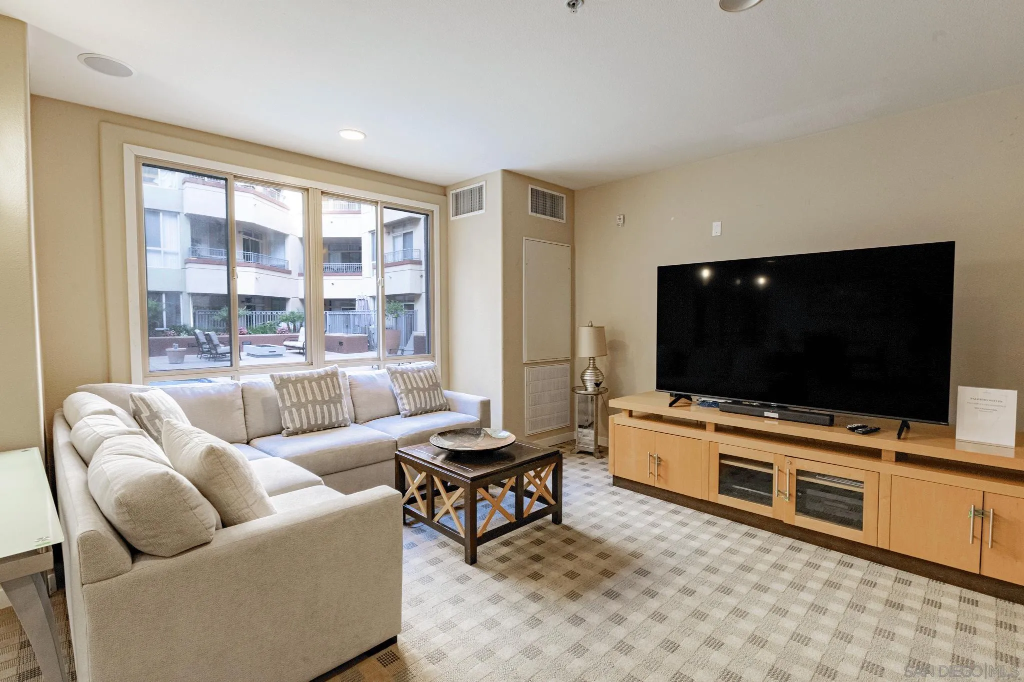 https://cdn.realtyfeed.com/cdn/127/260023893/206ce01dd79402d46205934247b6019b.webp