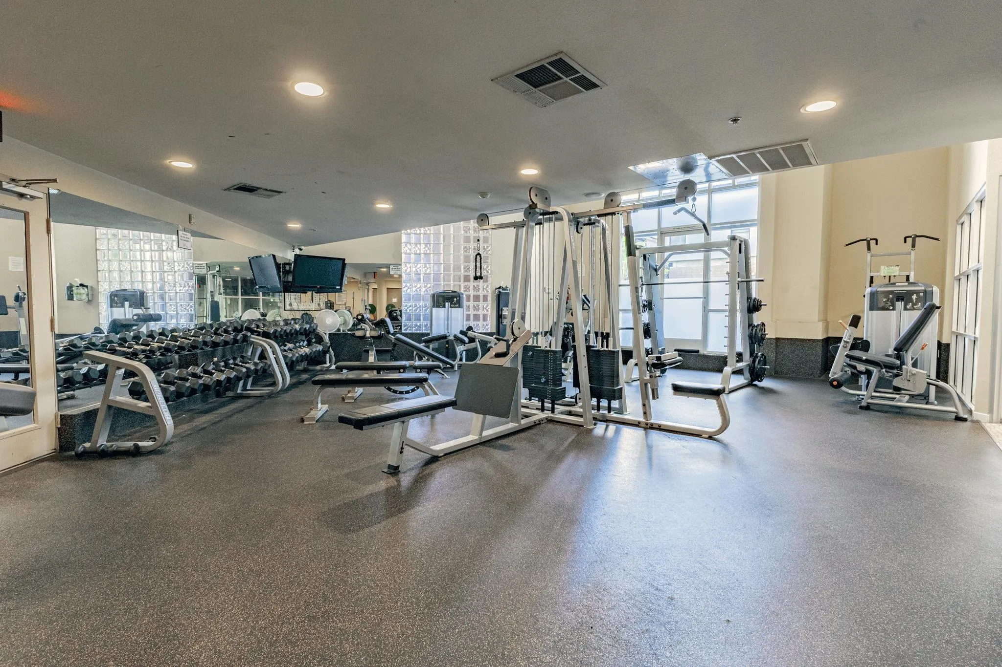 https://cdn.realtyfeed.com/cdn/127/260023893/3e6e8ca13786d6ed0961bab440511aba.webp