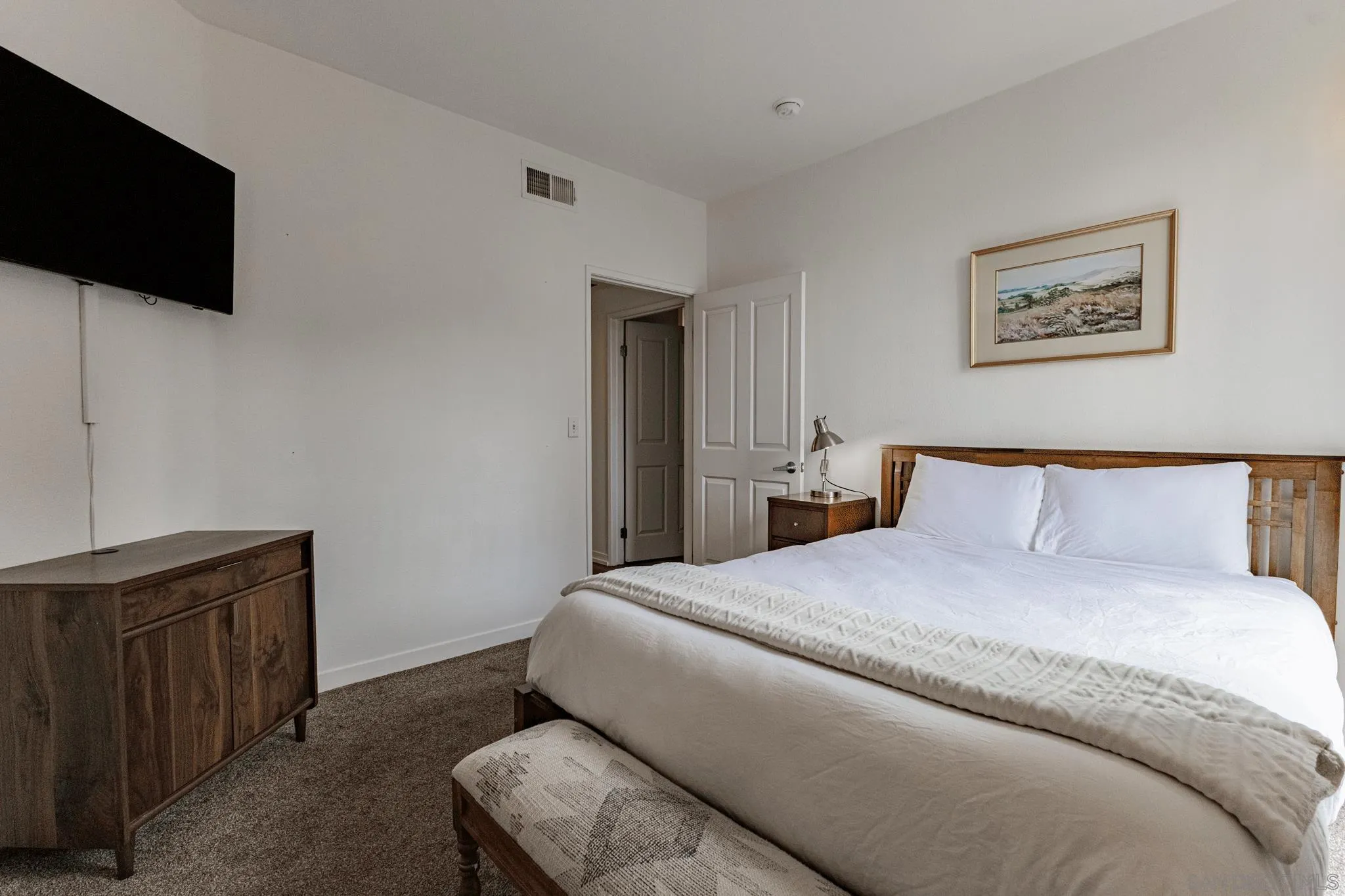 https://cdn.realtyfeed.com/cdn/127/260023893/6d98dc5044deead1310933e6e0d4ea04.webp