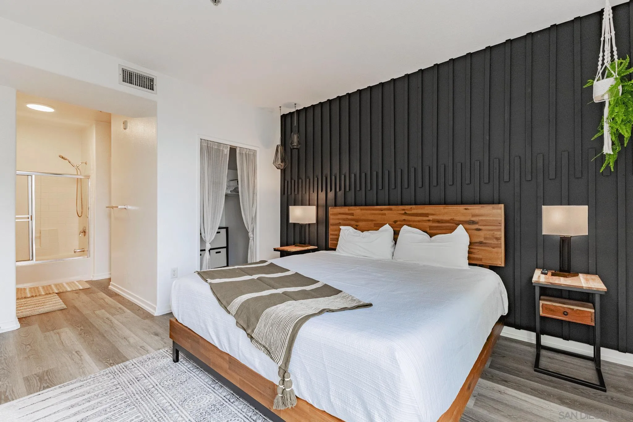 https://cdn.realtyfeed.com/cdn/127/260023893/75cf68c5c5b7340264cfcdea18ace81c.webp