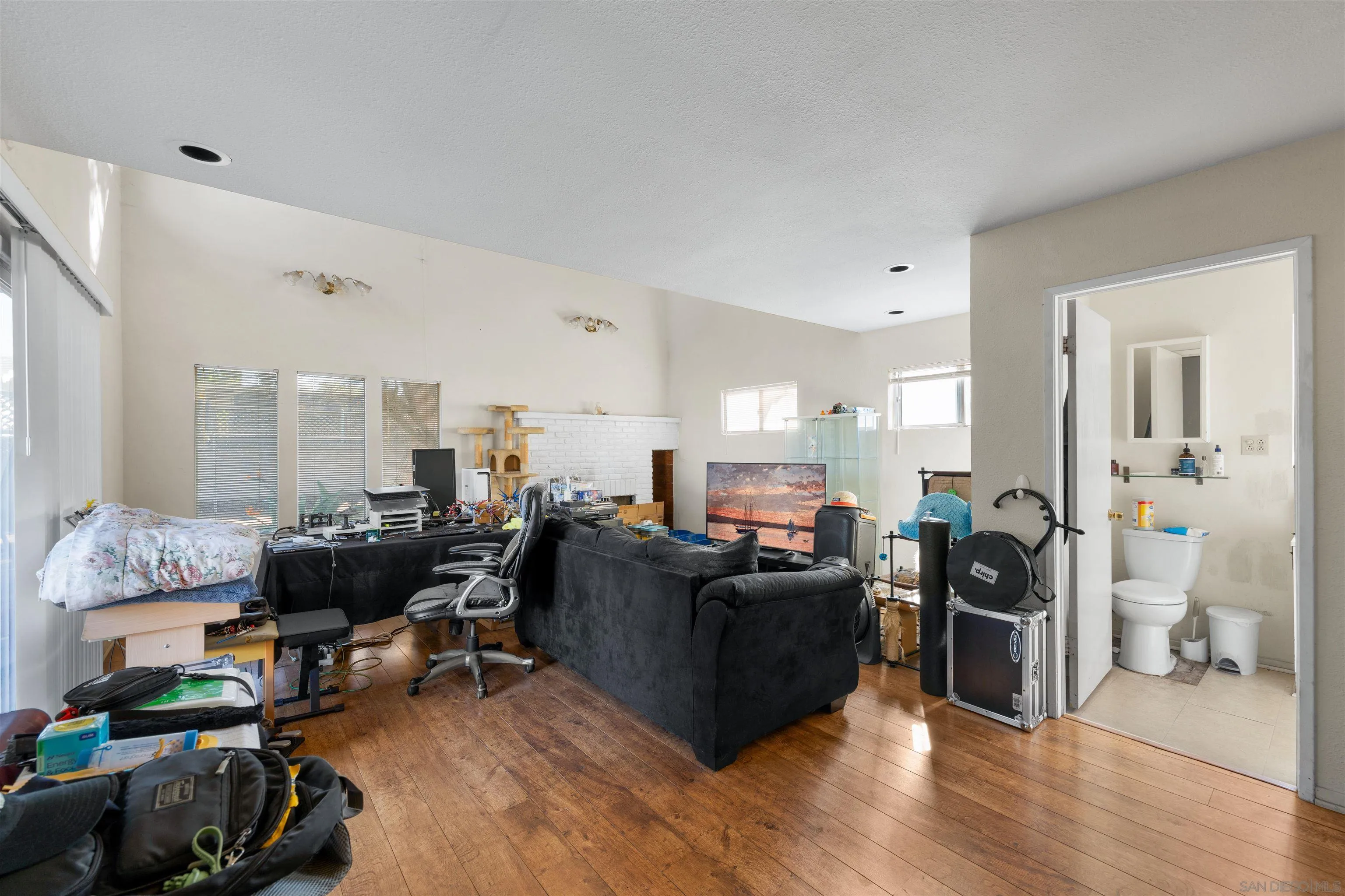 https://cdn.realtyfeed.com/cdn/127/260023897/53428db912b18265f81d99924132f1df.webp