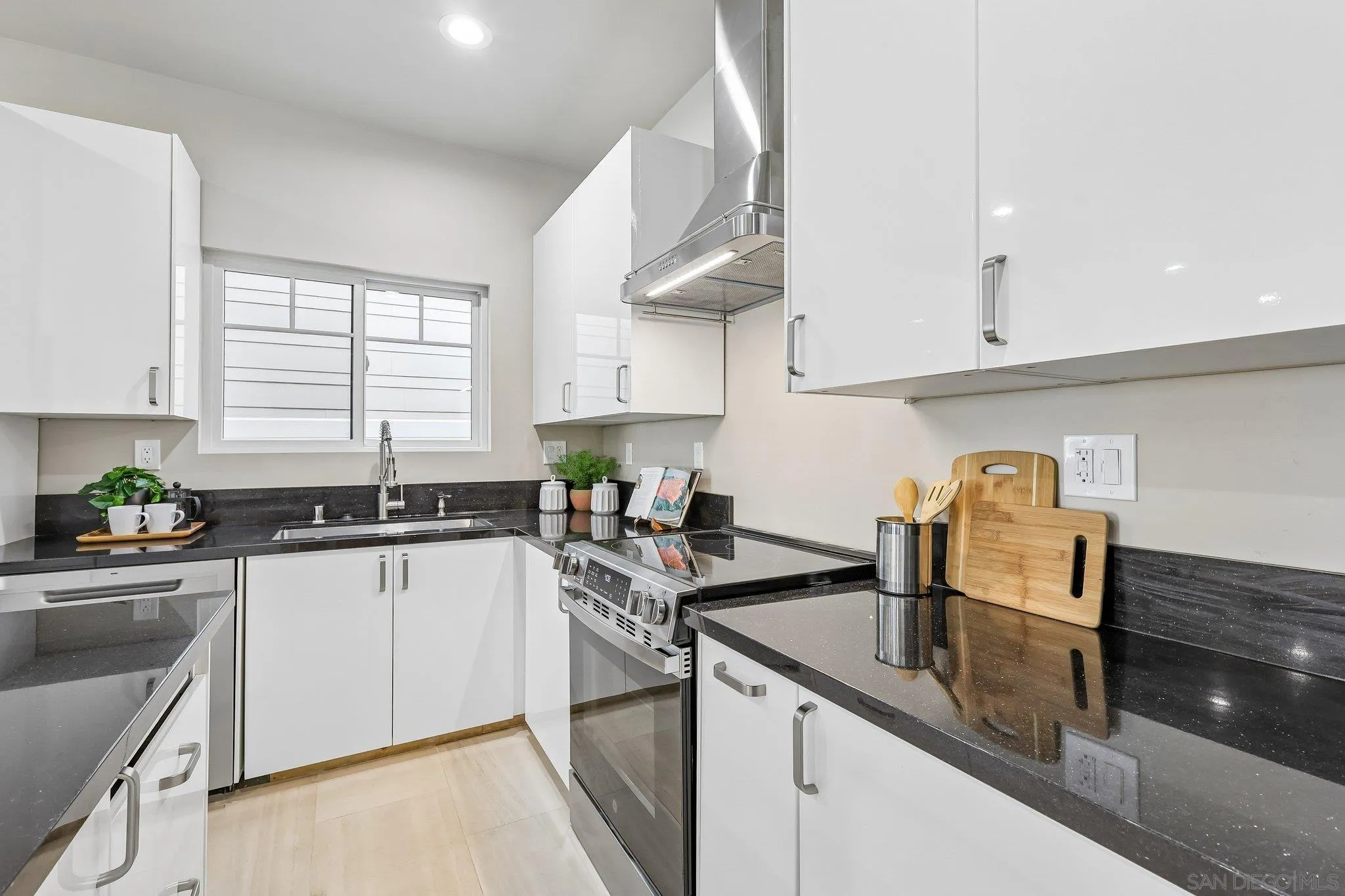 https://cdn.realtyfeed.com/cdn/127/260023898/1c20080ca7af995e148a0a07c65919fe.webp