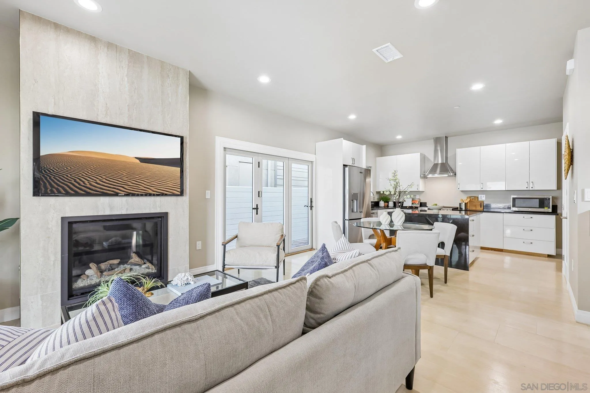 https://cdn.realtyfeed.com/cdn/127/260023898/8b338ef802f73eb849556810cb1f5c58.webp