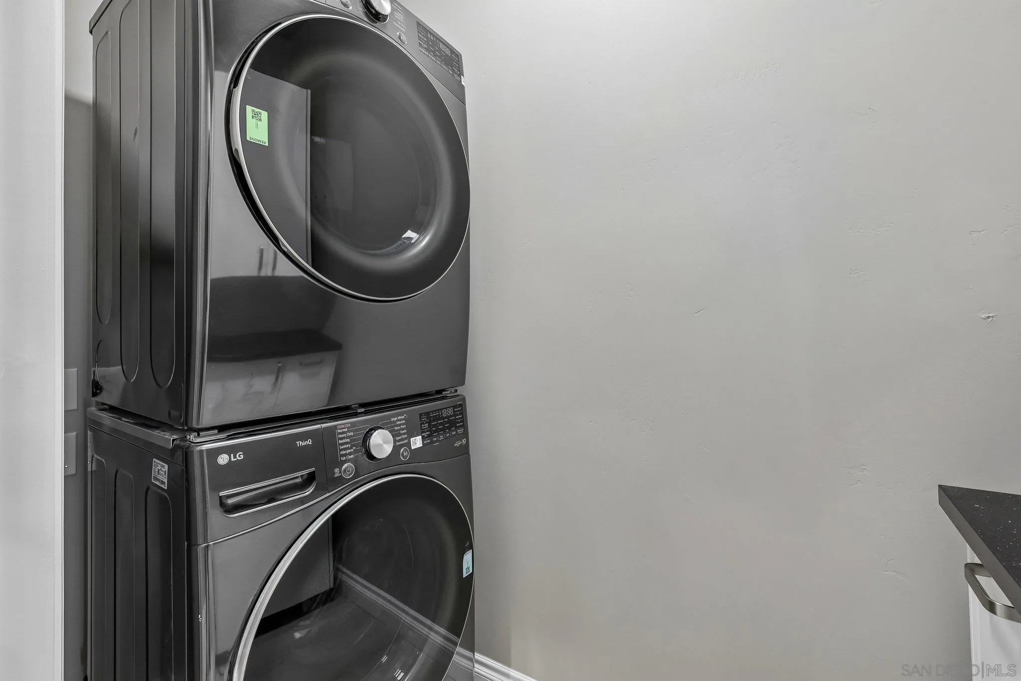 https://cdn.realtyfeed.com/cdn/127/260023898/cea34bbf643e964290e017b92a9e6d20.webp