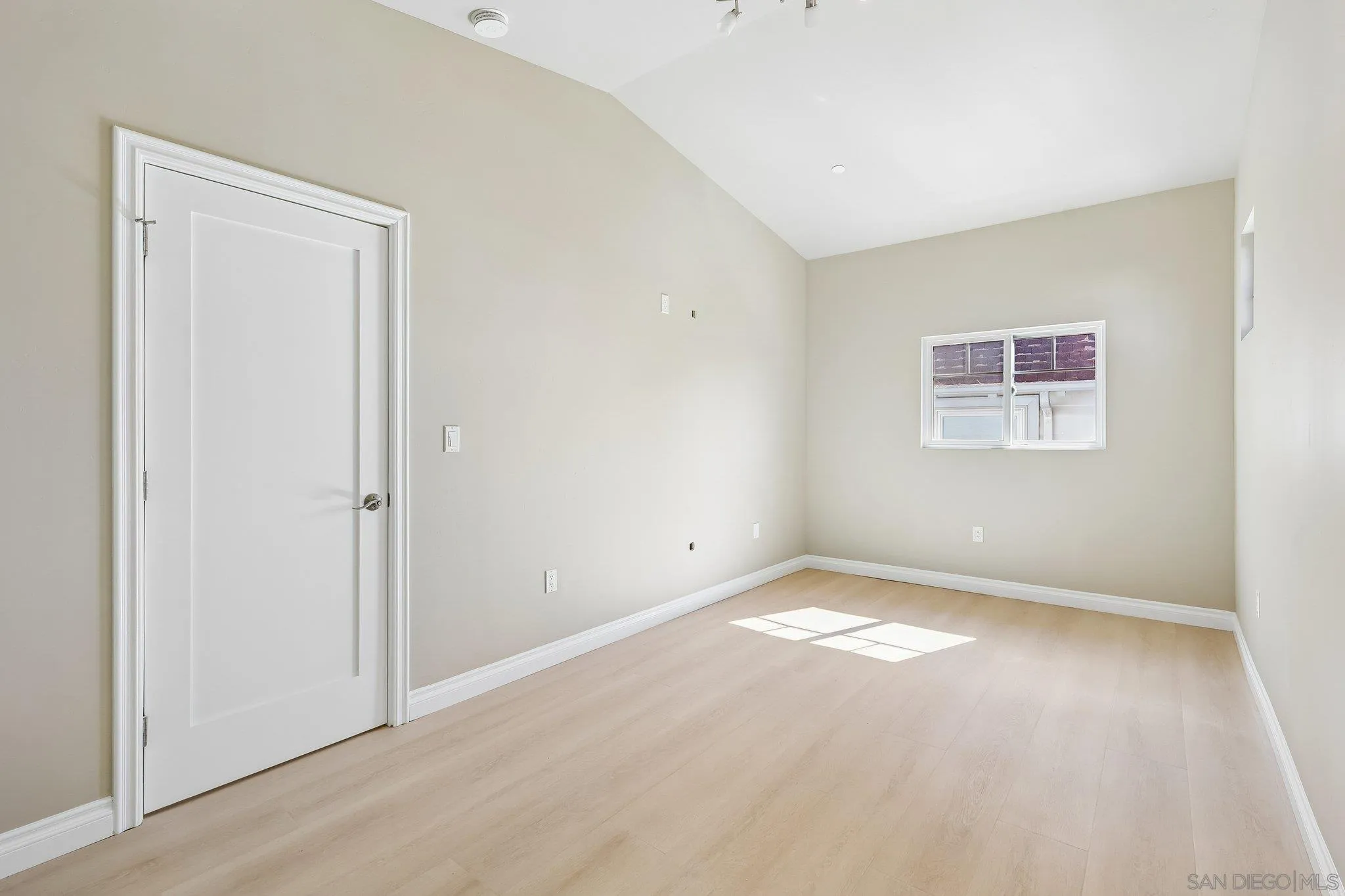 https://cdn.realtyfeed.com/cdn/127/260023898/e5a5a951e0b68c1e9aab303c308dc8ac.webp