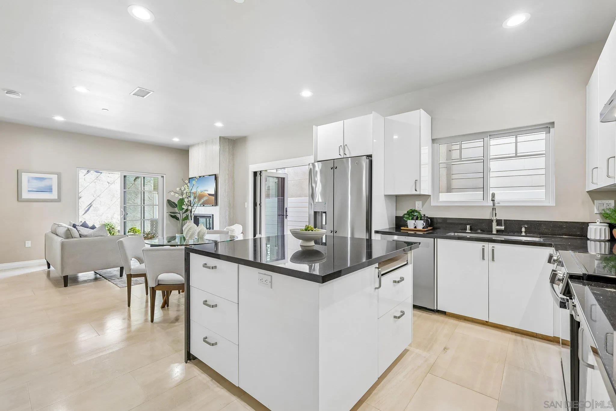 https://cdn.realtyfeed.com/cdn/127/260023898/f4bb7630f19badba5cc4a7e99ab19984.webp