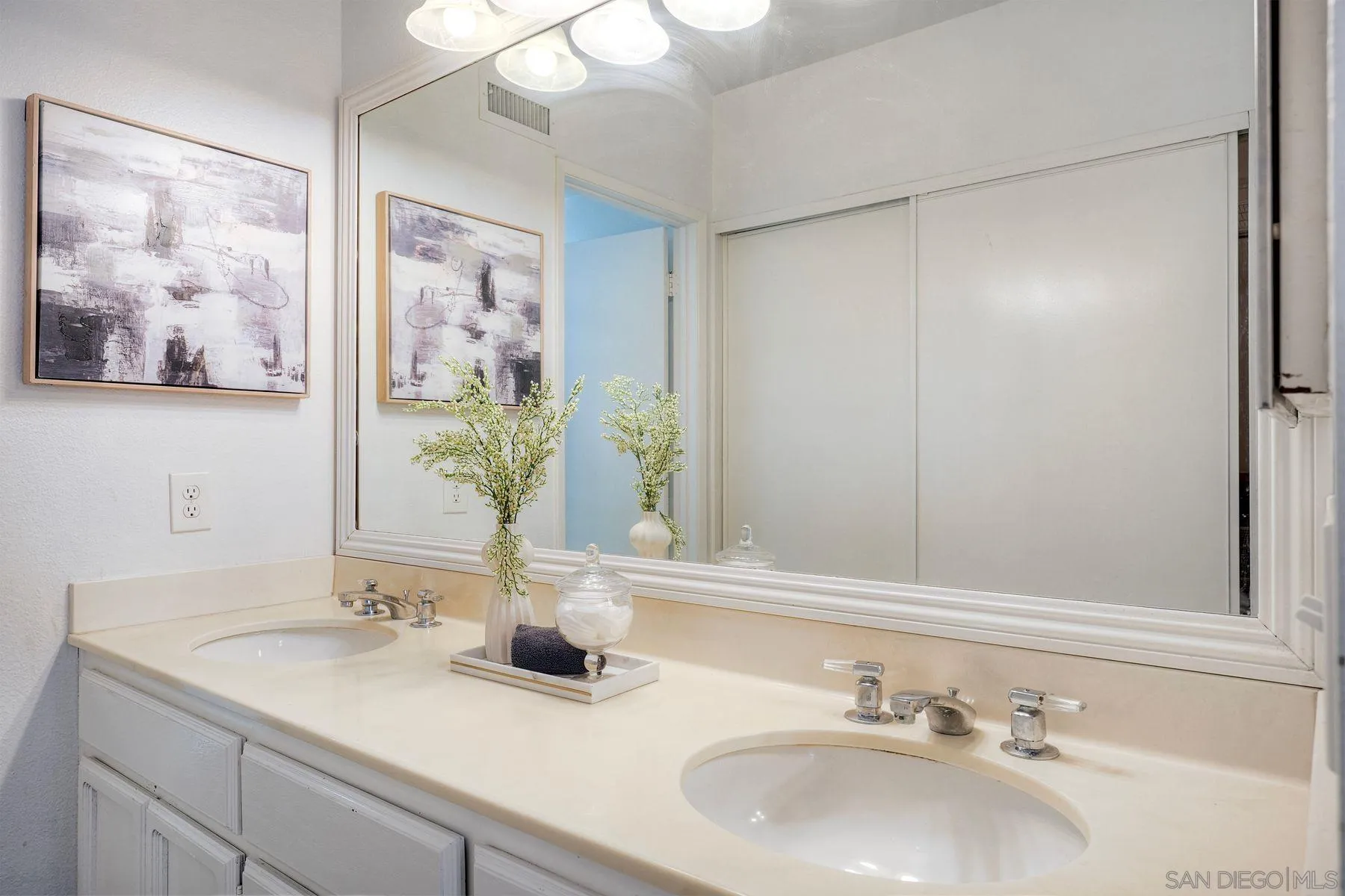https://cdn.realtyfeed.com/cdn/127/260023900/142aff249ce8e88760536a3e214e4f4b.webp