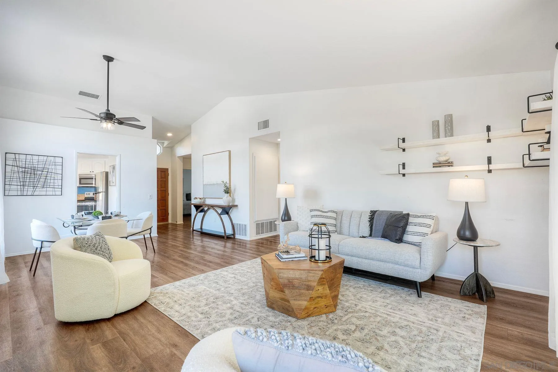 https://cdn.realtyfeed.com/cdn/127/260023900/1699d76e2be7970fdfc7e71077ddf631.webp