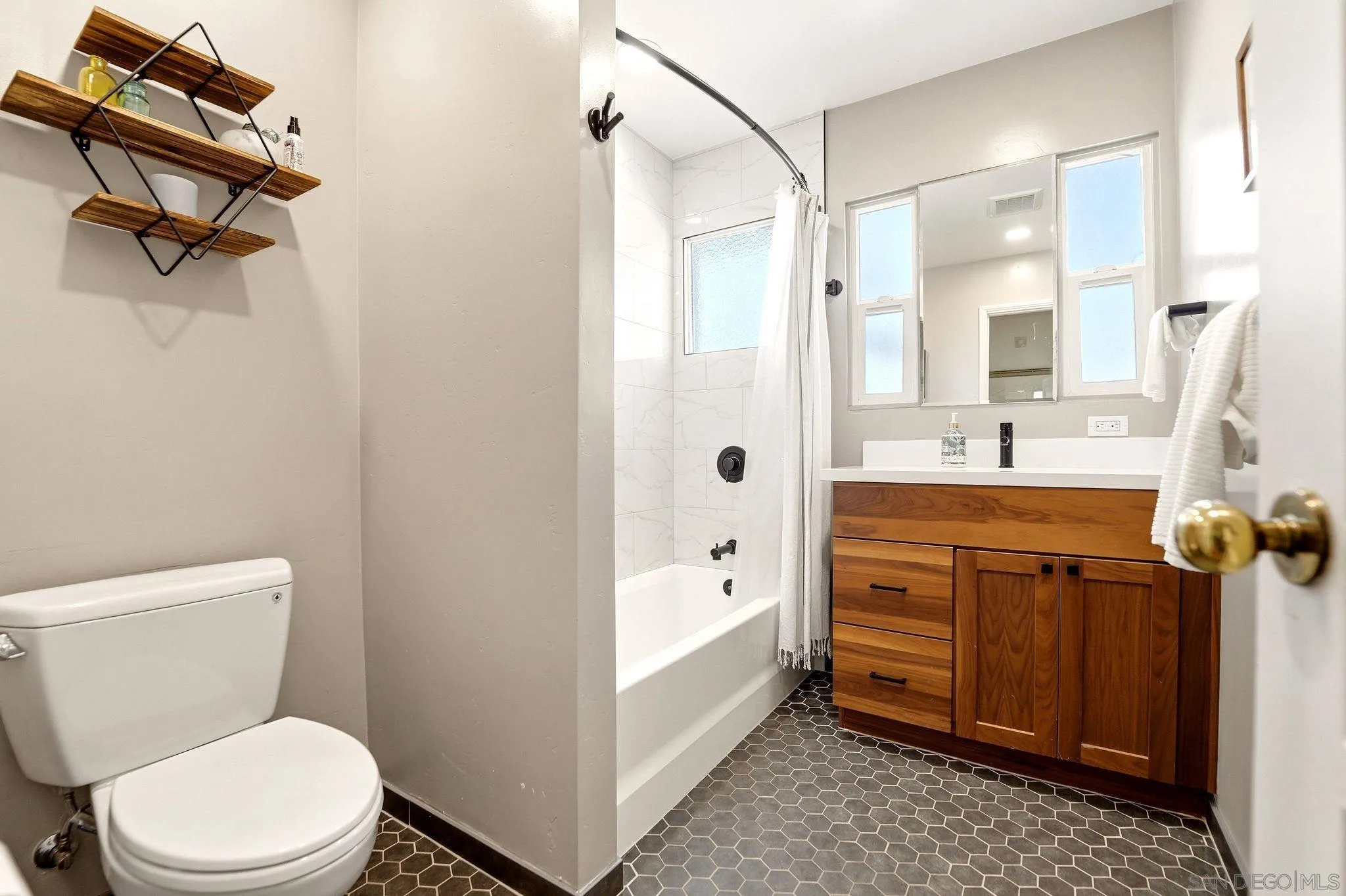 https://cdn.realtyfeed.com/cdn/127/260023901/c7bbbcef56db72cdc067c967dd3719e8.webp