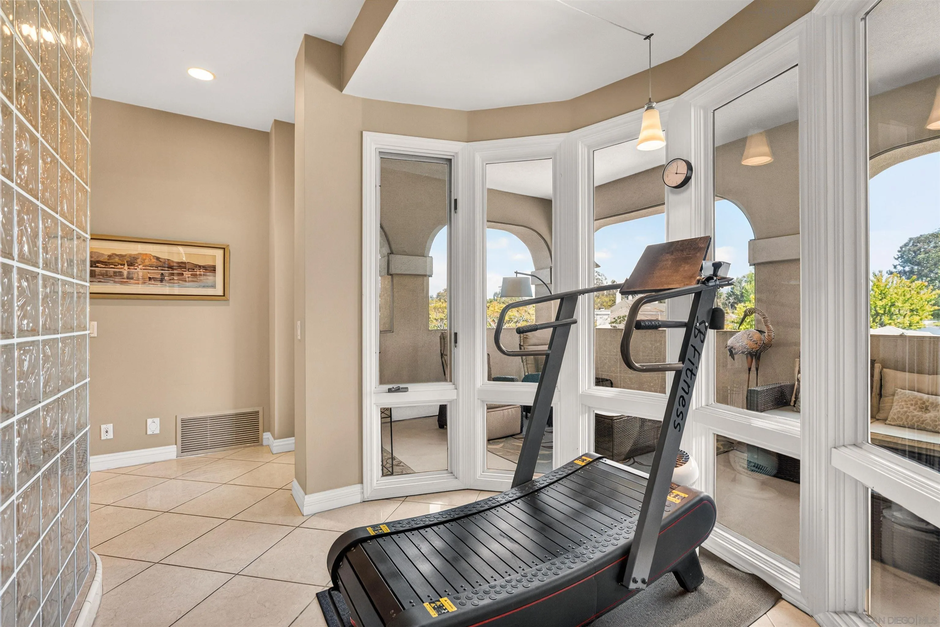 https://cdn.realtyfeed.com/cdn/127/260023902/fe2faadbc4505bf19f504fc61a78e77d.webp