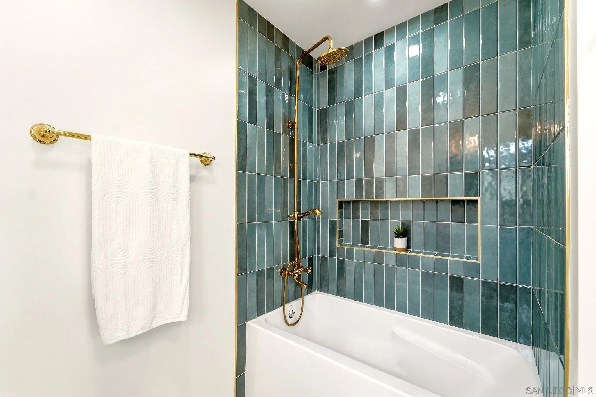 https://cdn.realtyfeed.com/cdn/127/260023906/0f639ea21a1badbe08b0340e8851a90d.webp