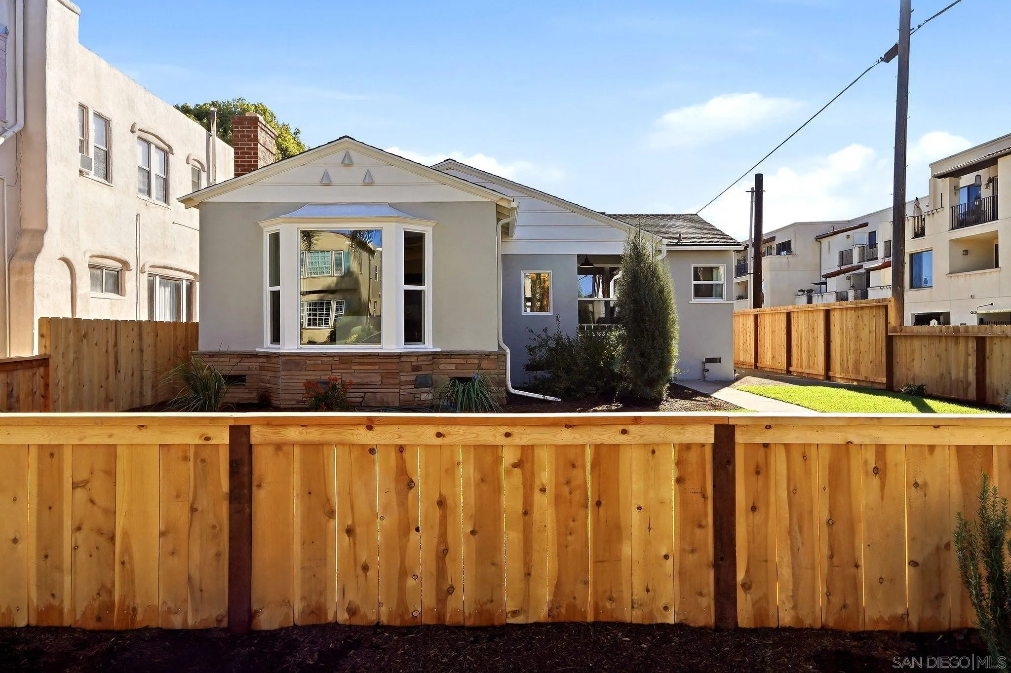 https://cdn.realtyfeed.com/cdn/127/260023906/5c7b4bc0f6b44149bb301738ff90da7a.webp