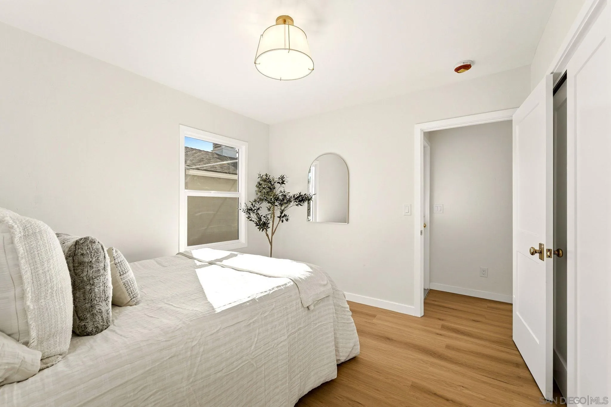https://cdn.realtyfeed.com/cdn/127/260023906/ce5559945b5c3a568a82177d10056e34.webp