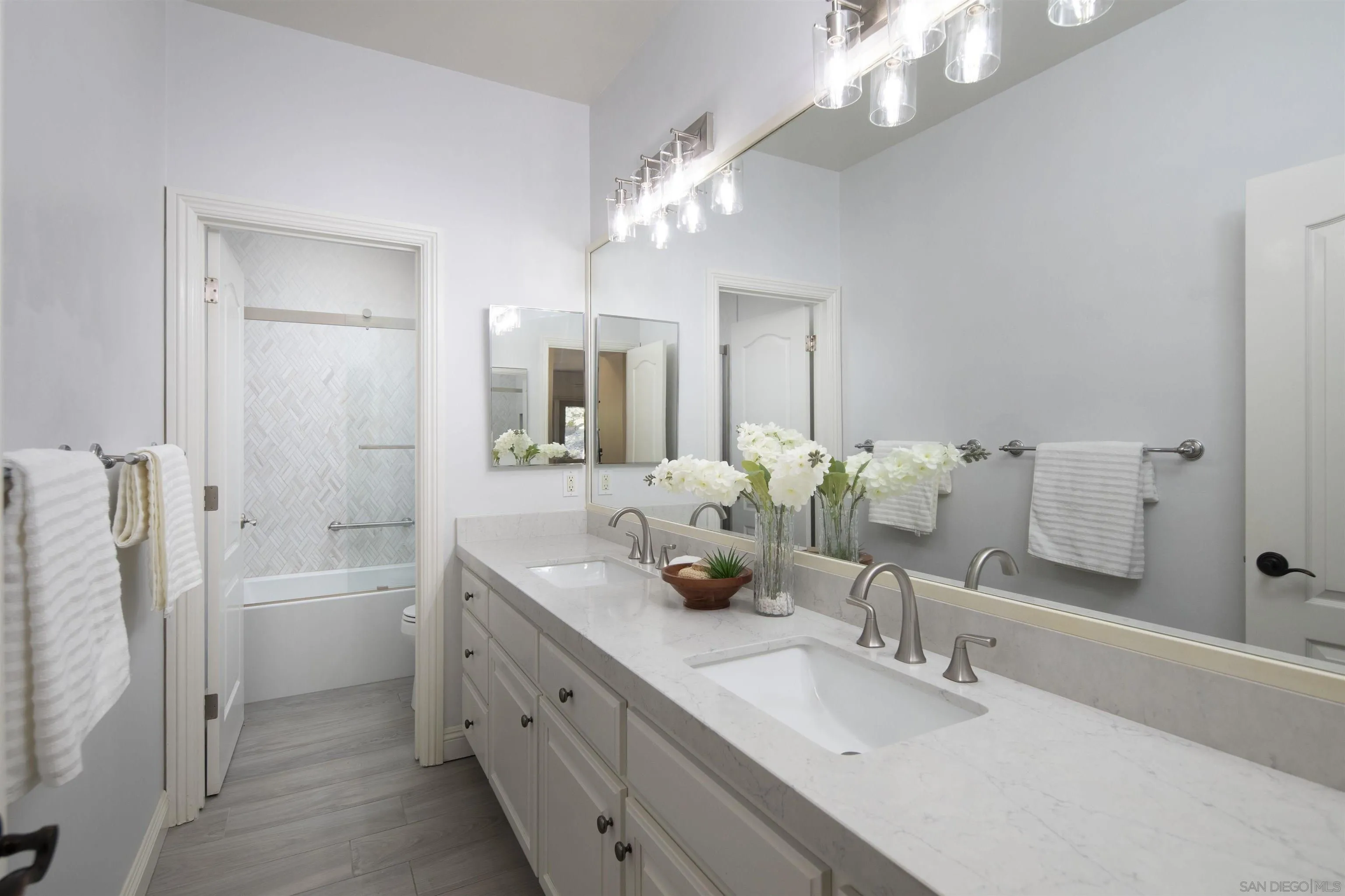 https://cdn.realtyfeed.com/cdn/127/260023908/27aa8dc8d22a77c3499b1a493be74fae.webp
