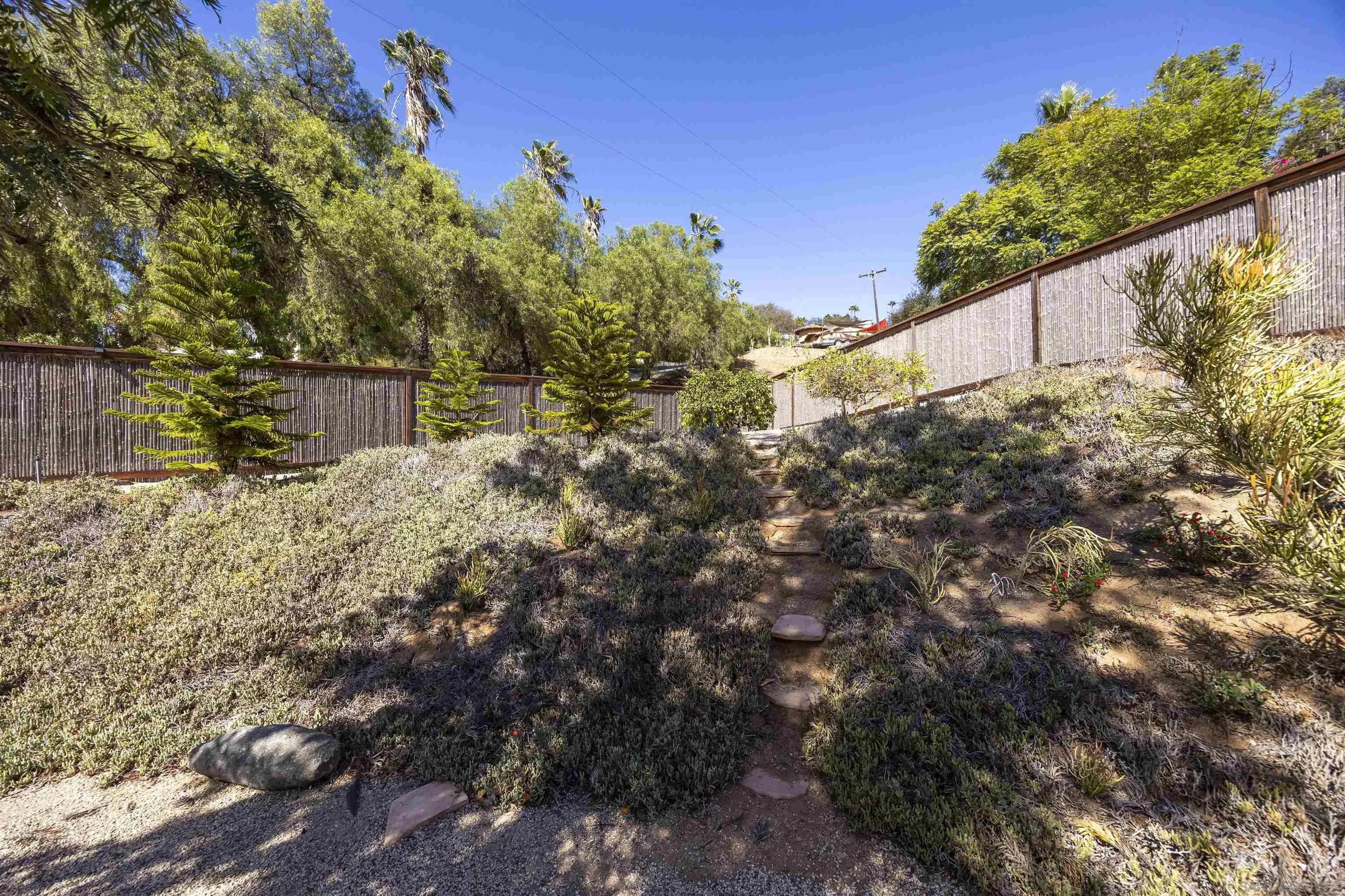 https://cdn.realtyfeed.com/cdn/127/260023908/3a7c815424bc4315e171c6d70737276e.webp