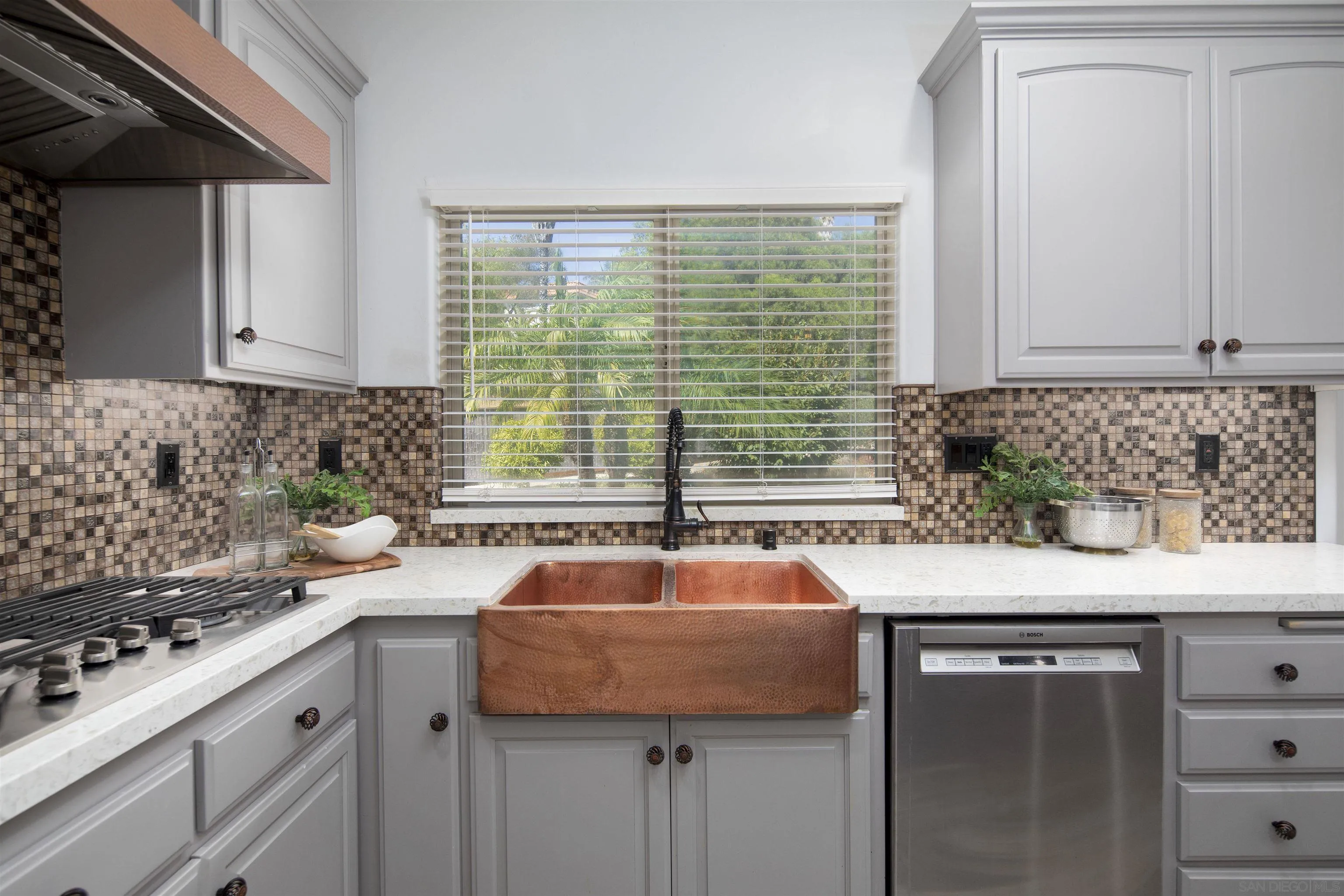 https://cdn.realtyfeed.com/cdn/127/260023908/519c60b02610d054e2f889095a035aaa.webp