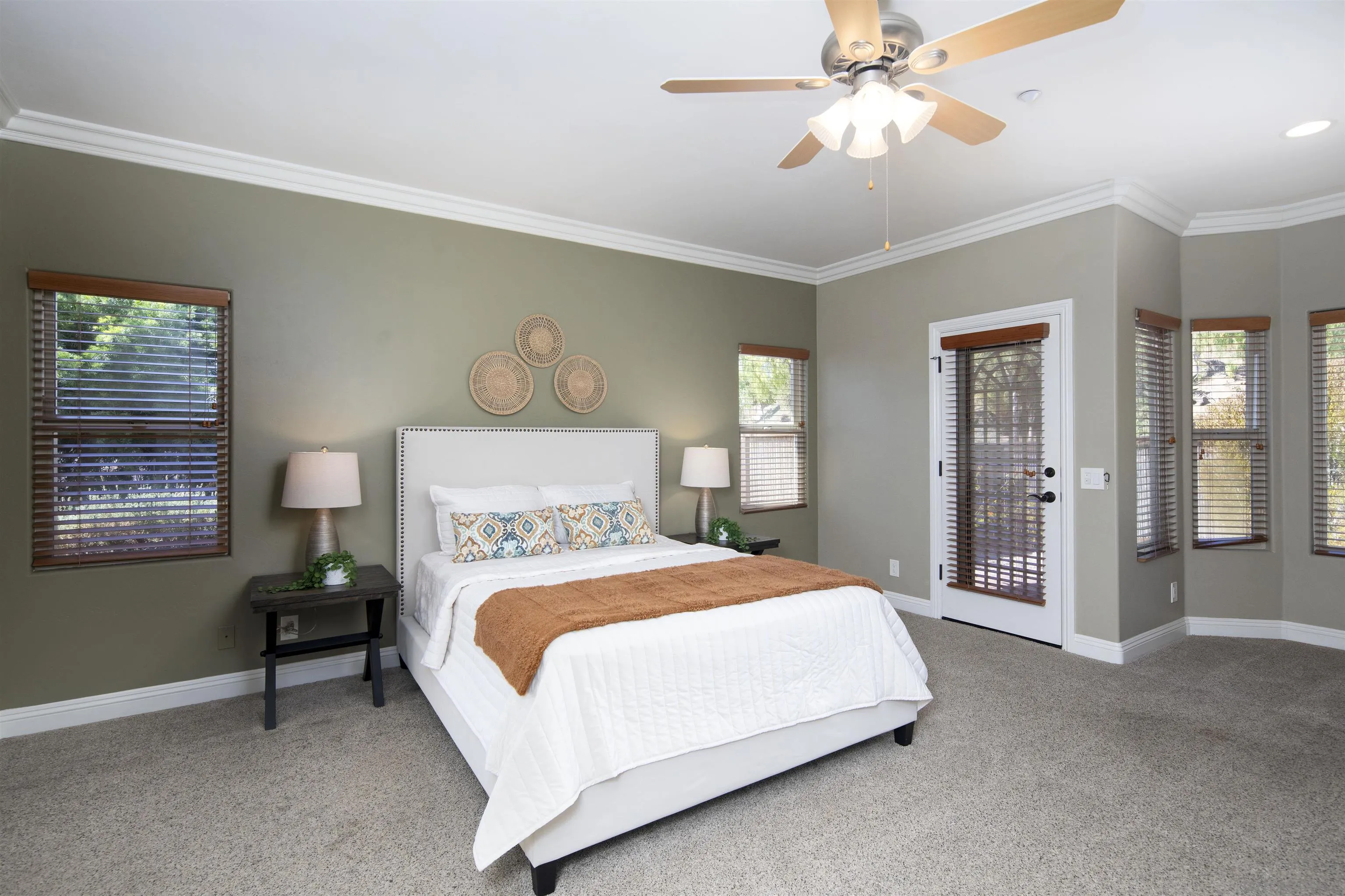 https://cdn.realtyfeed.com/cdn/127/260023908/531fcf1e3c34e427d17070b77a37ea7c.webp