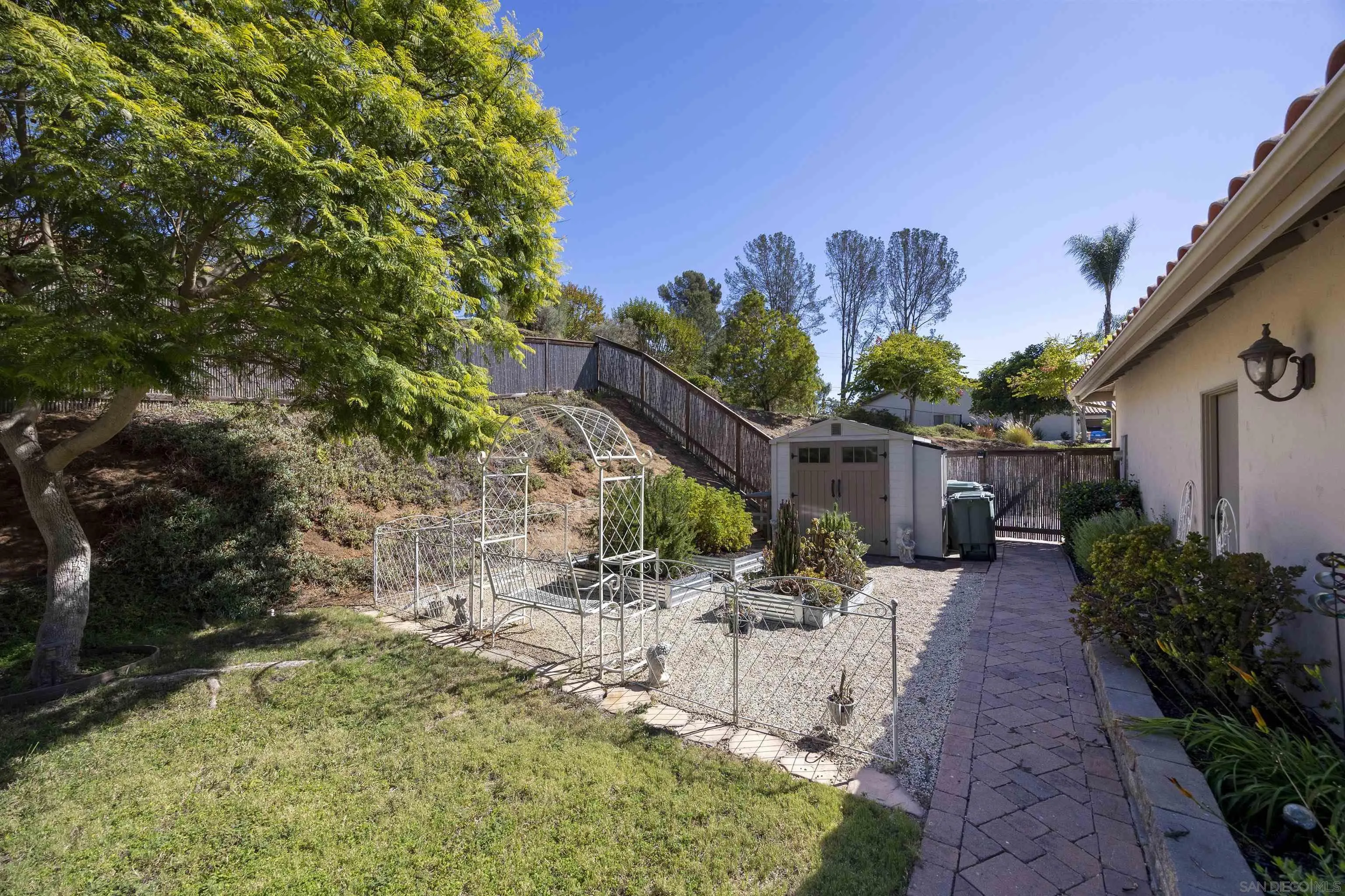 https://cdn.realtyfeed.com/cdn/127/260023908/894ce82f9a3eeccf97131341e34b25d5.webp