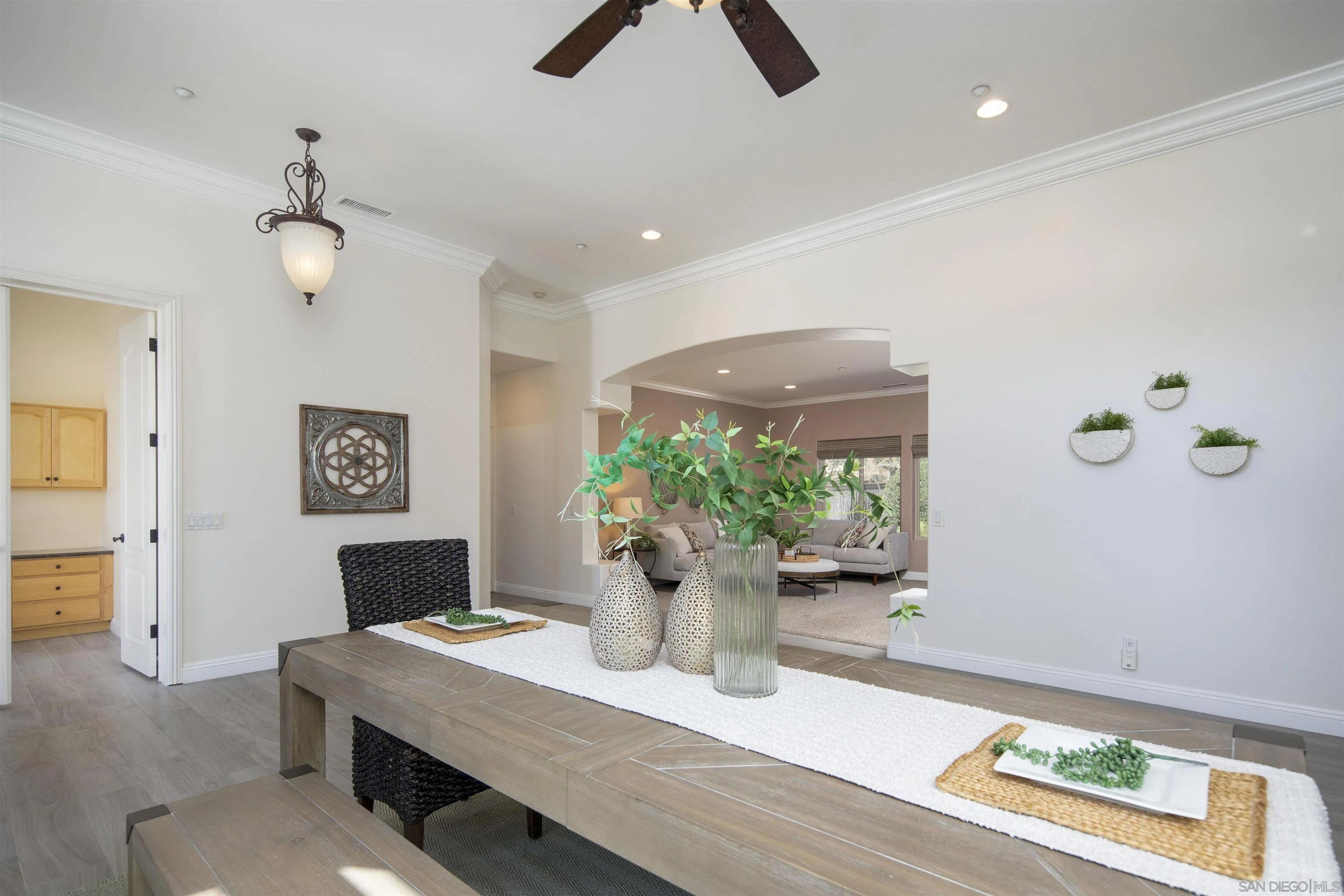 https://cdn.realtyfeed.com/cdn/127/260023908/a863b4e99be5512e9e2cf9cb0f5fe8a5.webp