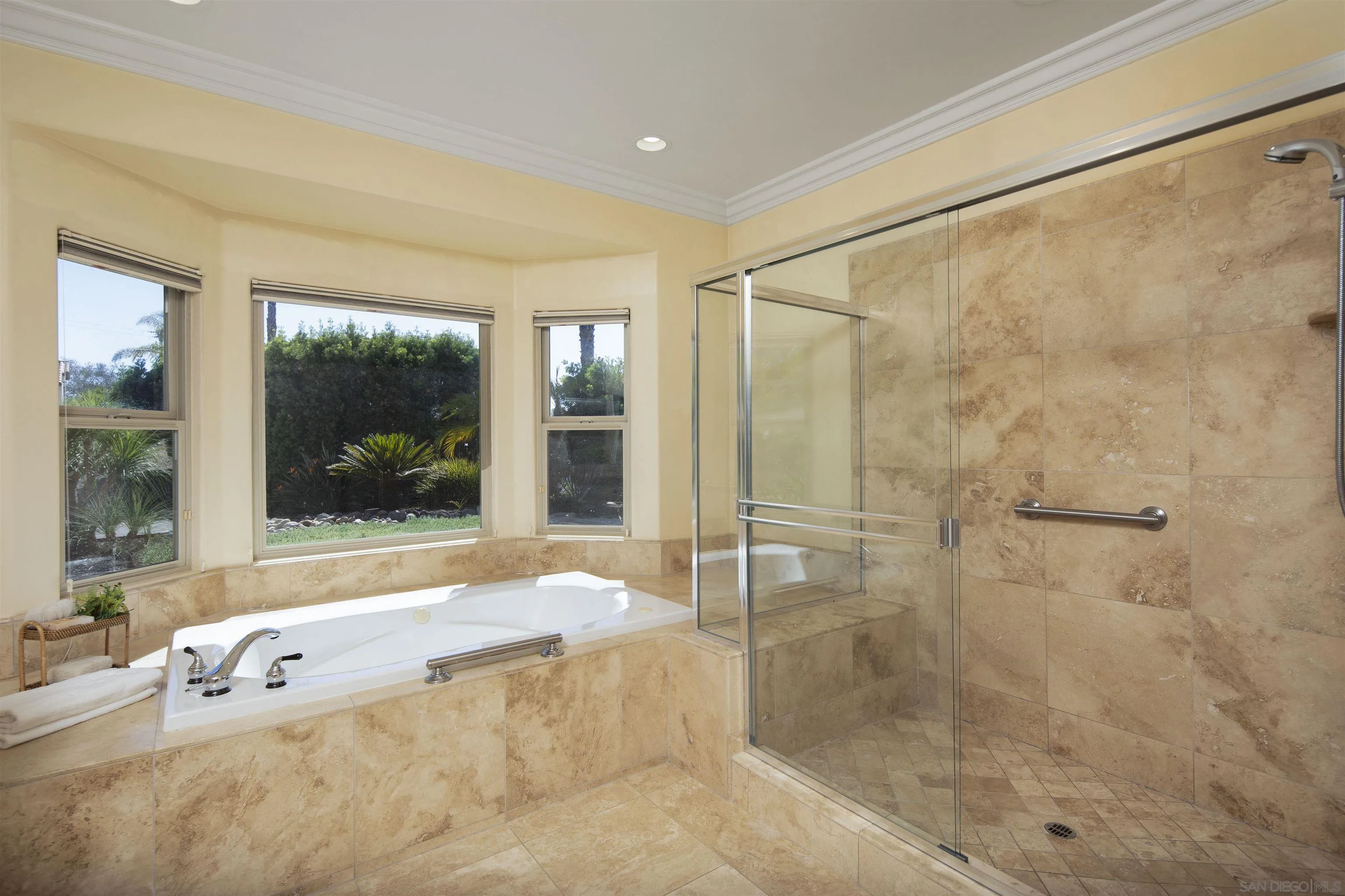 https://cdn.realtyfeed.com/cdn/127/260023908/ea7be49c985683680940f8d1dcd10aed.webp