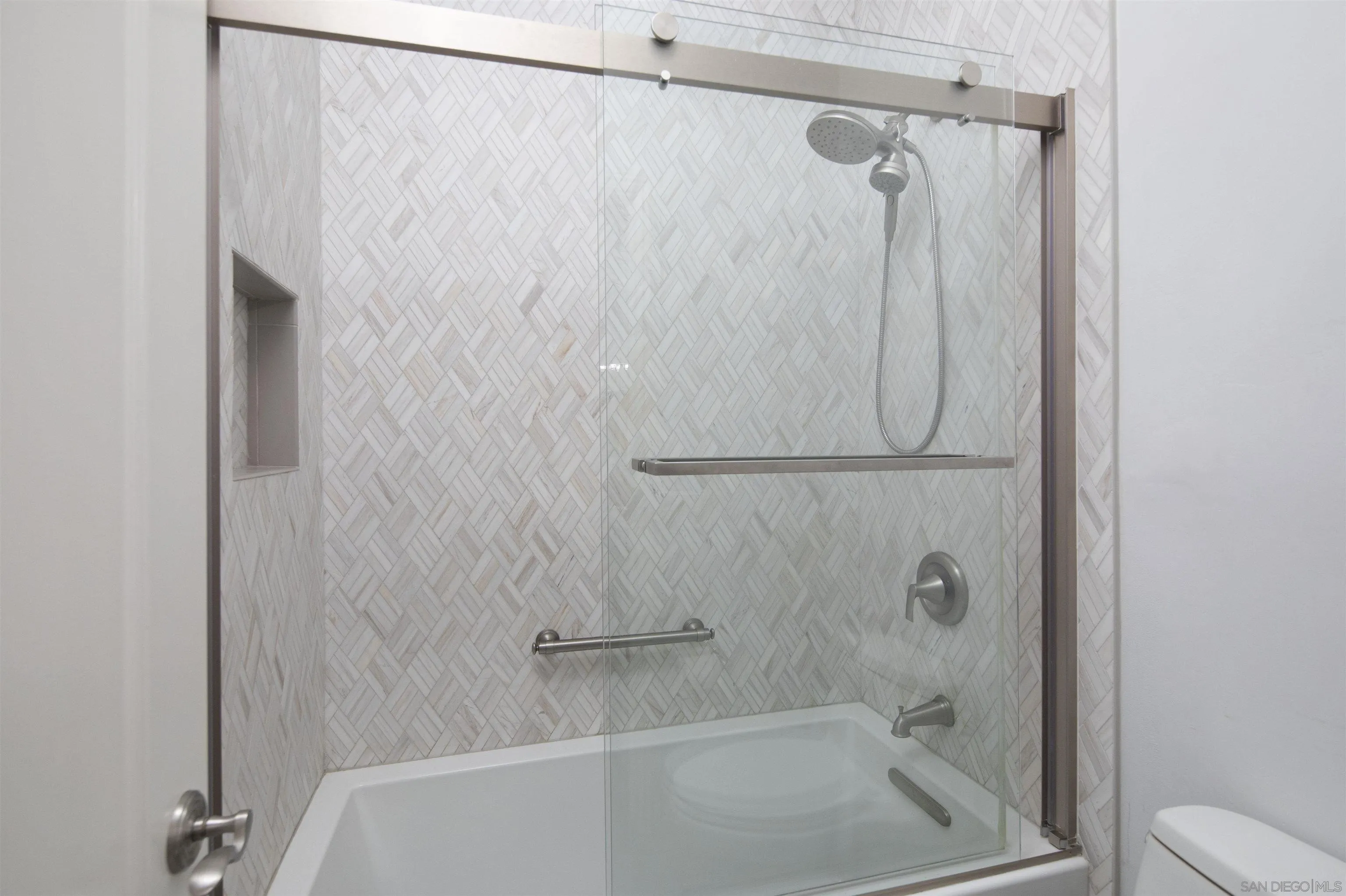https://cdn.realtyfeed.com/cdn/127/260023908/ef3f80f20b7361043da822f0d51175e7.webp