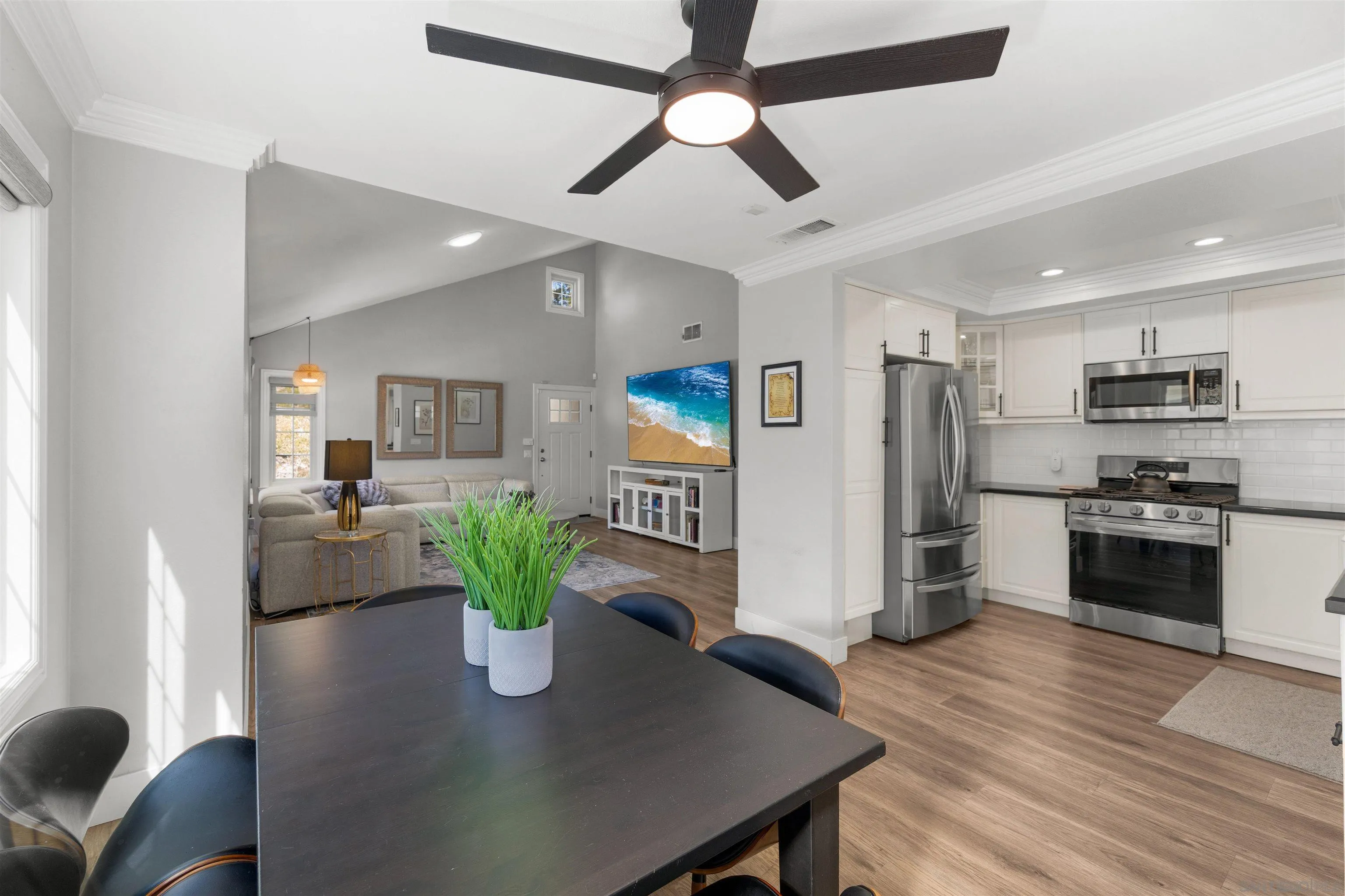 https://cdn.realtyfeed.com/cdn/127/260023909/24017b9bcac7a8bf878590cc105f5b31.webp