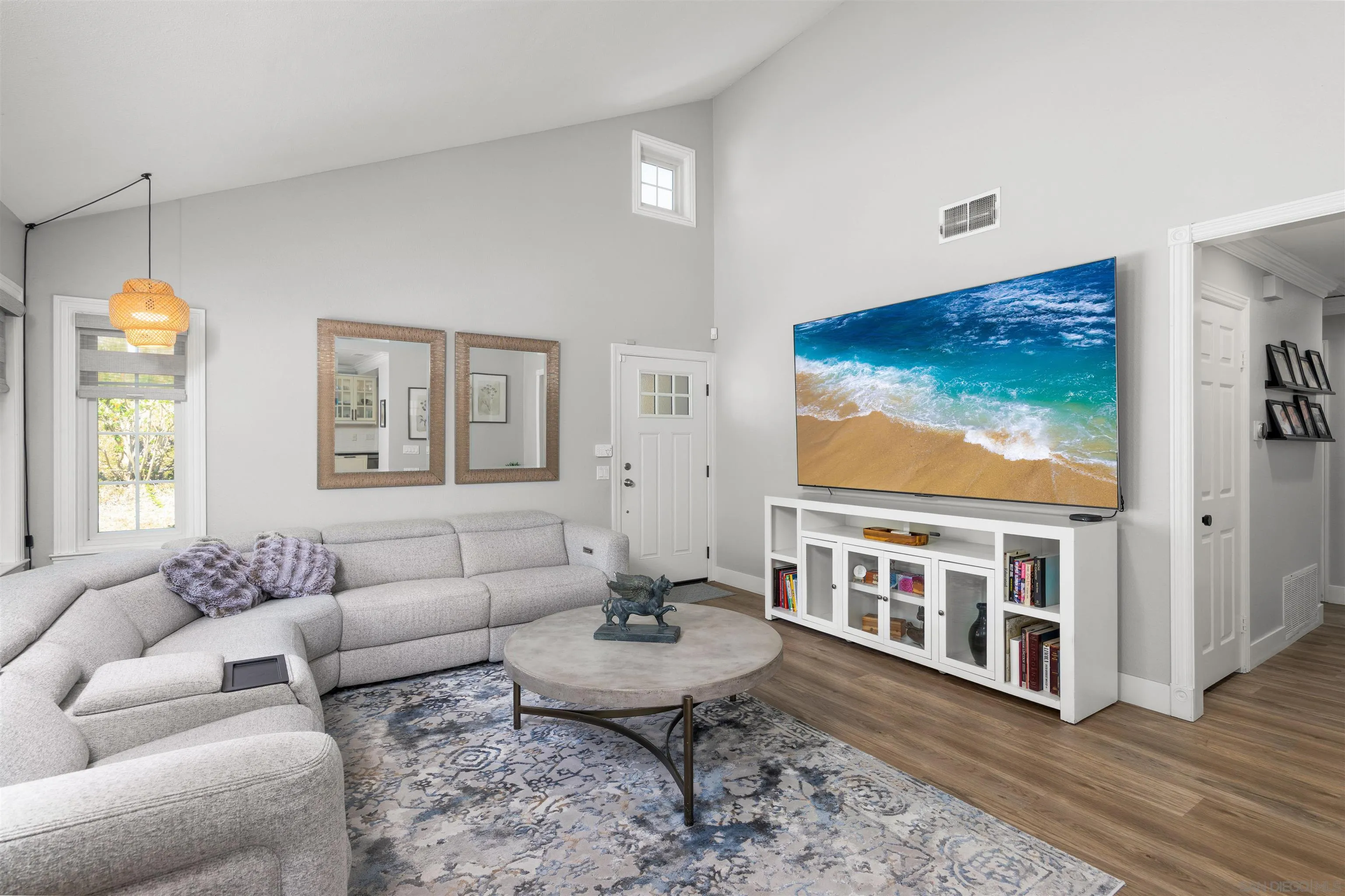 https://cdn.realtyfeed.com/cdn/127/260023909/427a14c0ac9b046e039dcae40ad72d56.webp