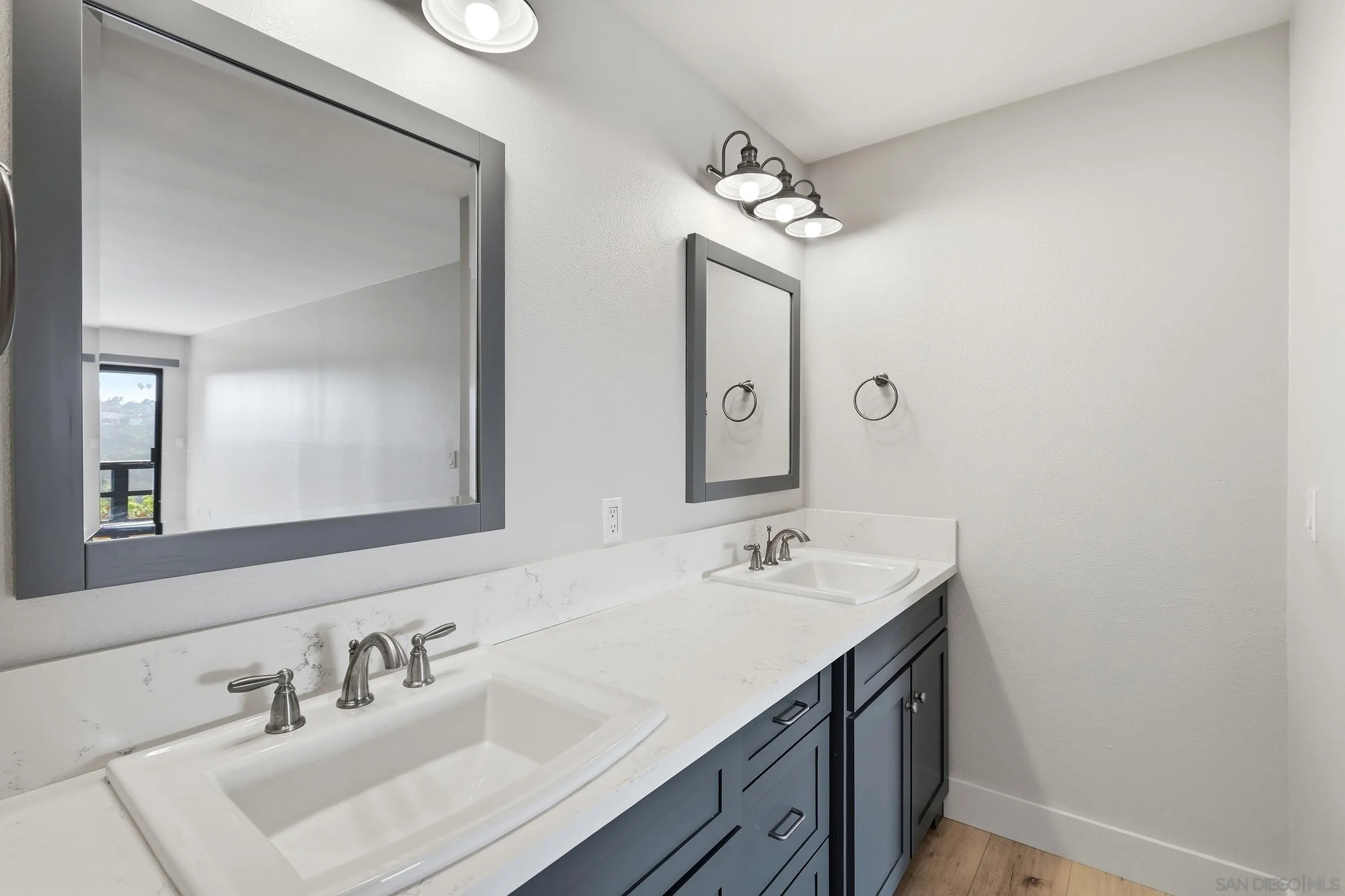 https://cdn.realtyfeed.com/cdn/127/260023912/983af80f711cbb1355083089fcb1fe07.webp