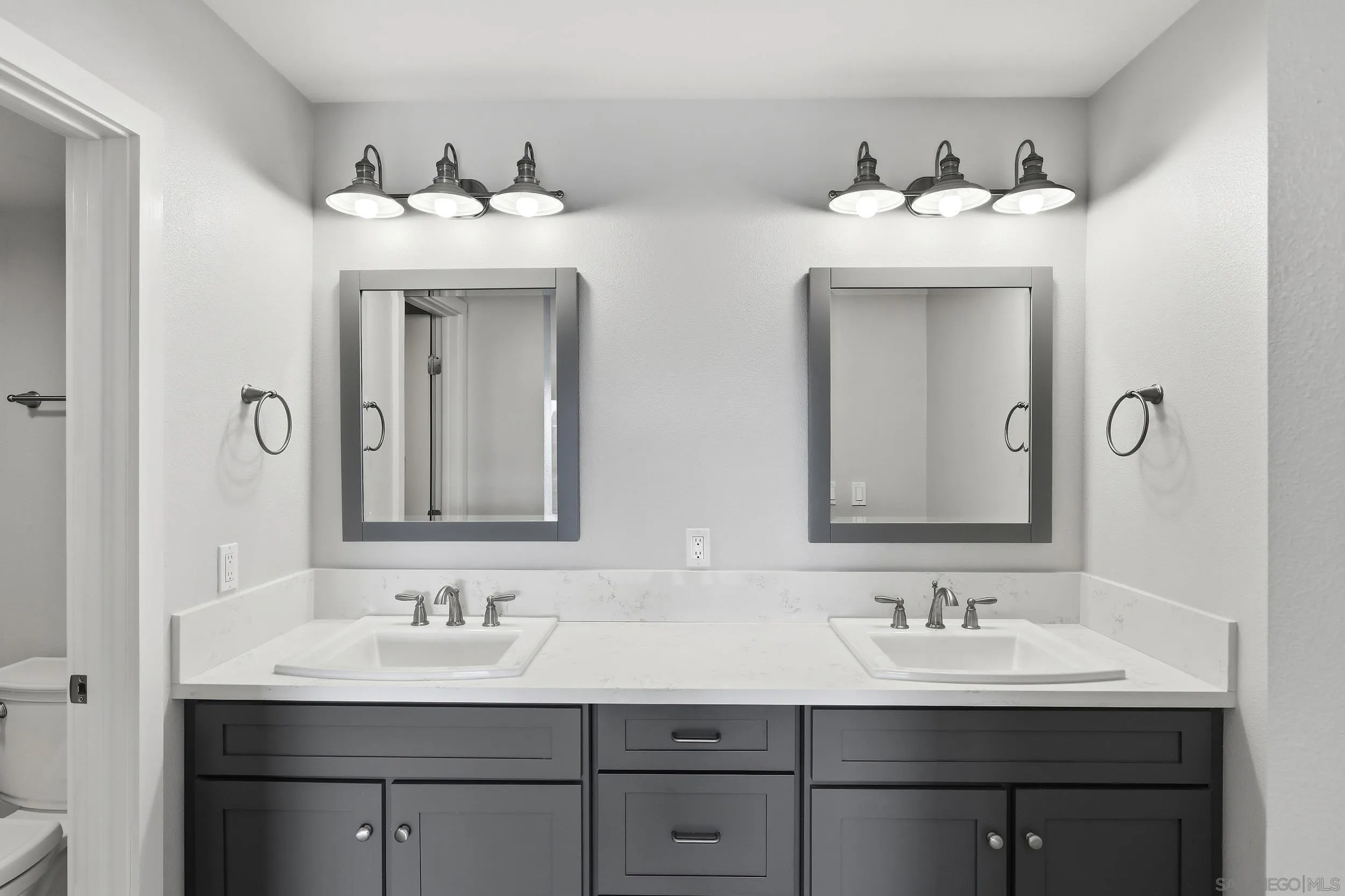 https://cdn.realtyfeed.com/cdn/127/260023912/dc7fd7fdb9d84a82d48b86df4d13ff99.webp