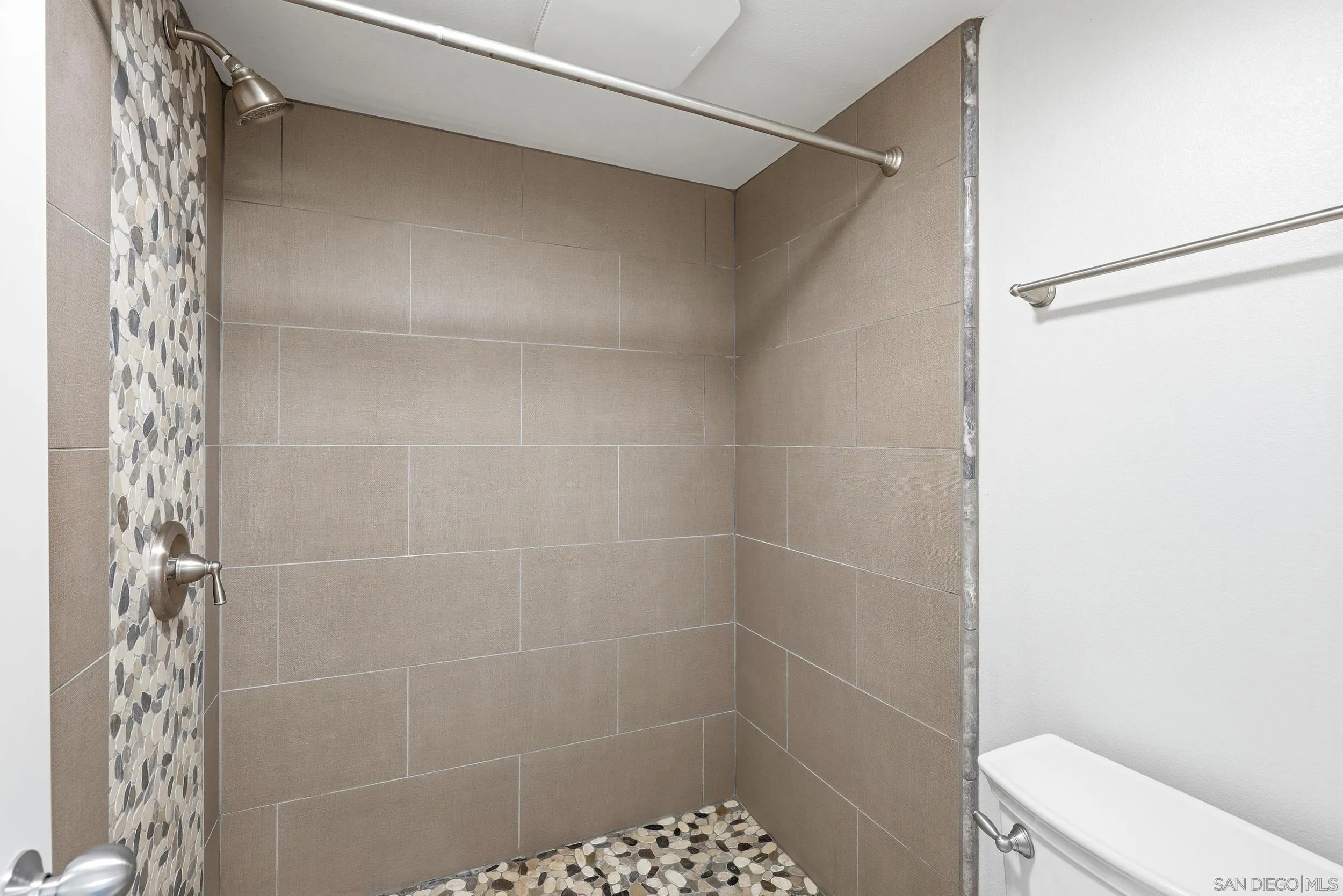 https://cdn.realtyfeed.com/cdn/127/260023912/e7fc277cfb262e5671297963160e5ee7.webp