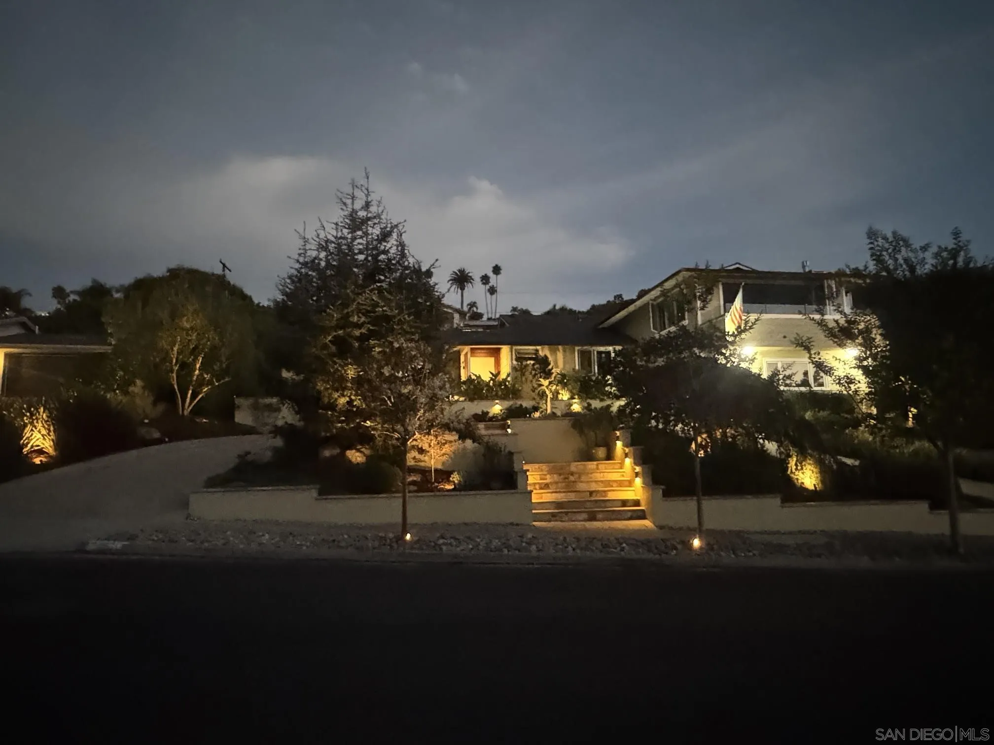 https://cdn.realtyfeed.com/cdn/127/260023920/0a96d4cb88bf7d2db4fd8cc8a54aa83b.webp