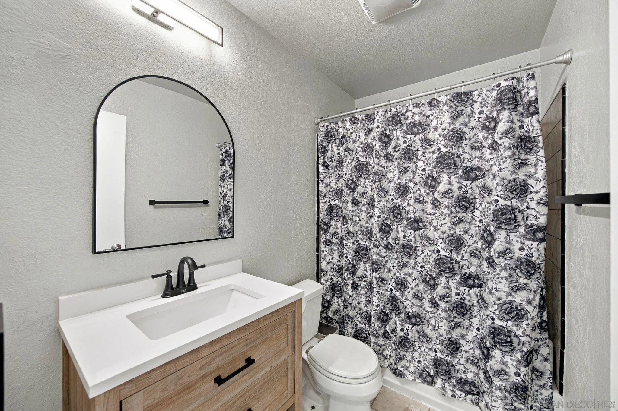 https://cdn.realtyfeed.com/cdn/127/260023921/7dcbd1a48966ec684db80522287aa2d4.webp