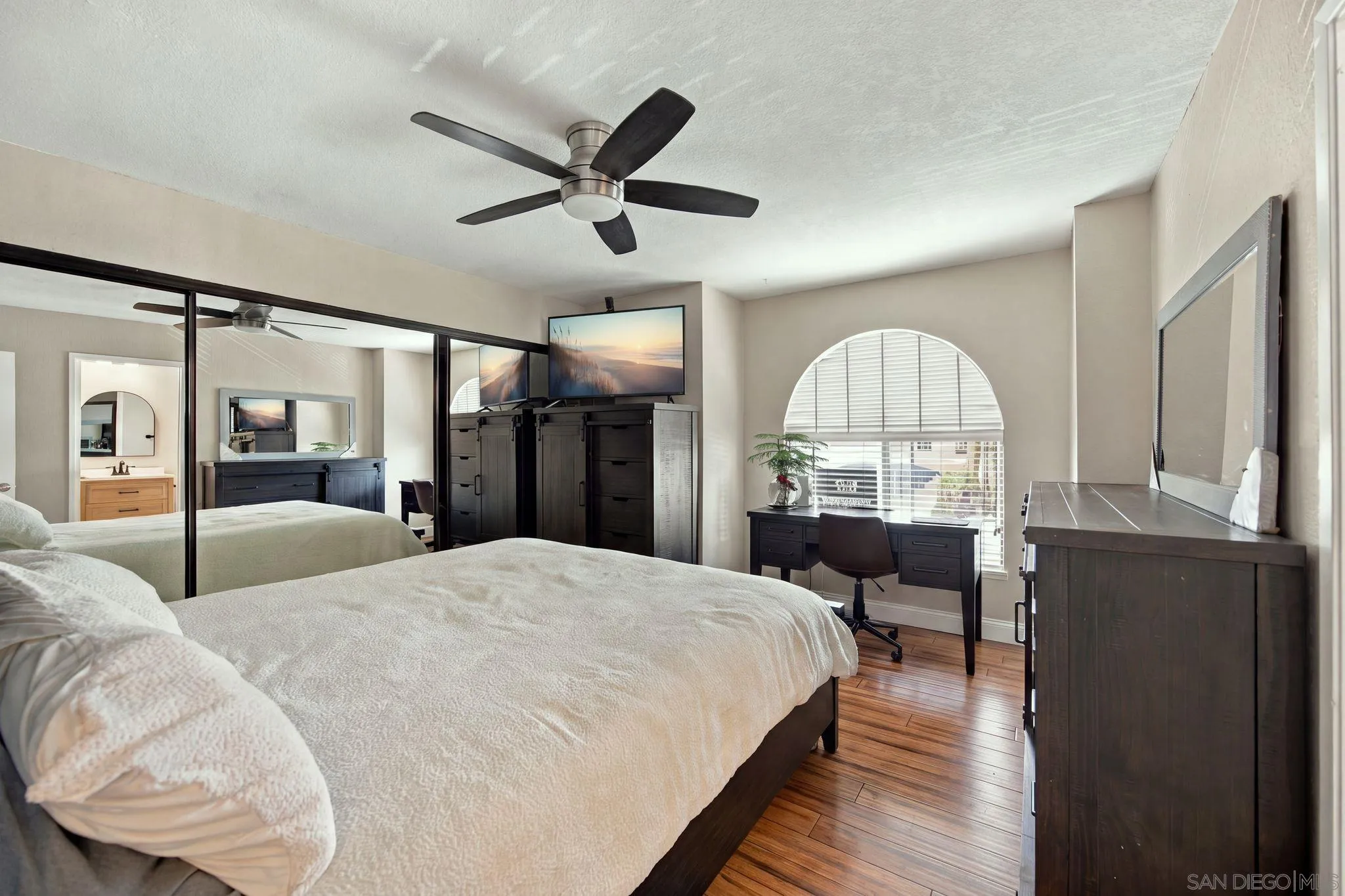 https://cdn.realtyfeed.com/cdn/127/260023921/90238520ccd26abe951ea7a1c9b29284.webp