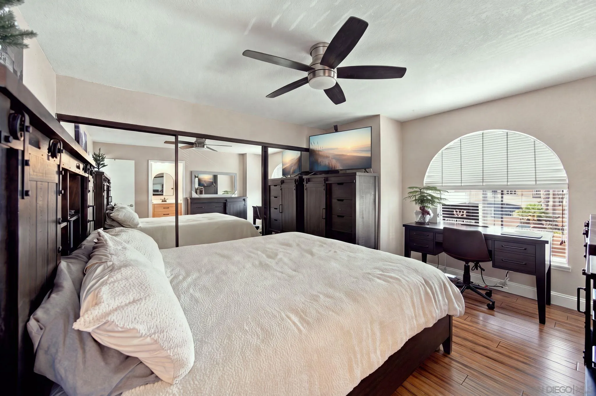 https://cdn.realtyfeed.com/cdn/127/260023921/de16c614aa597e6fab8142866077d917.webp
