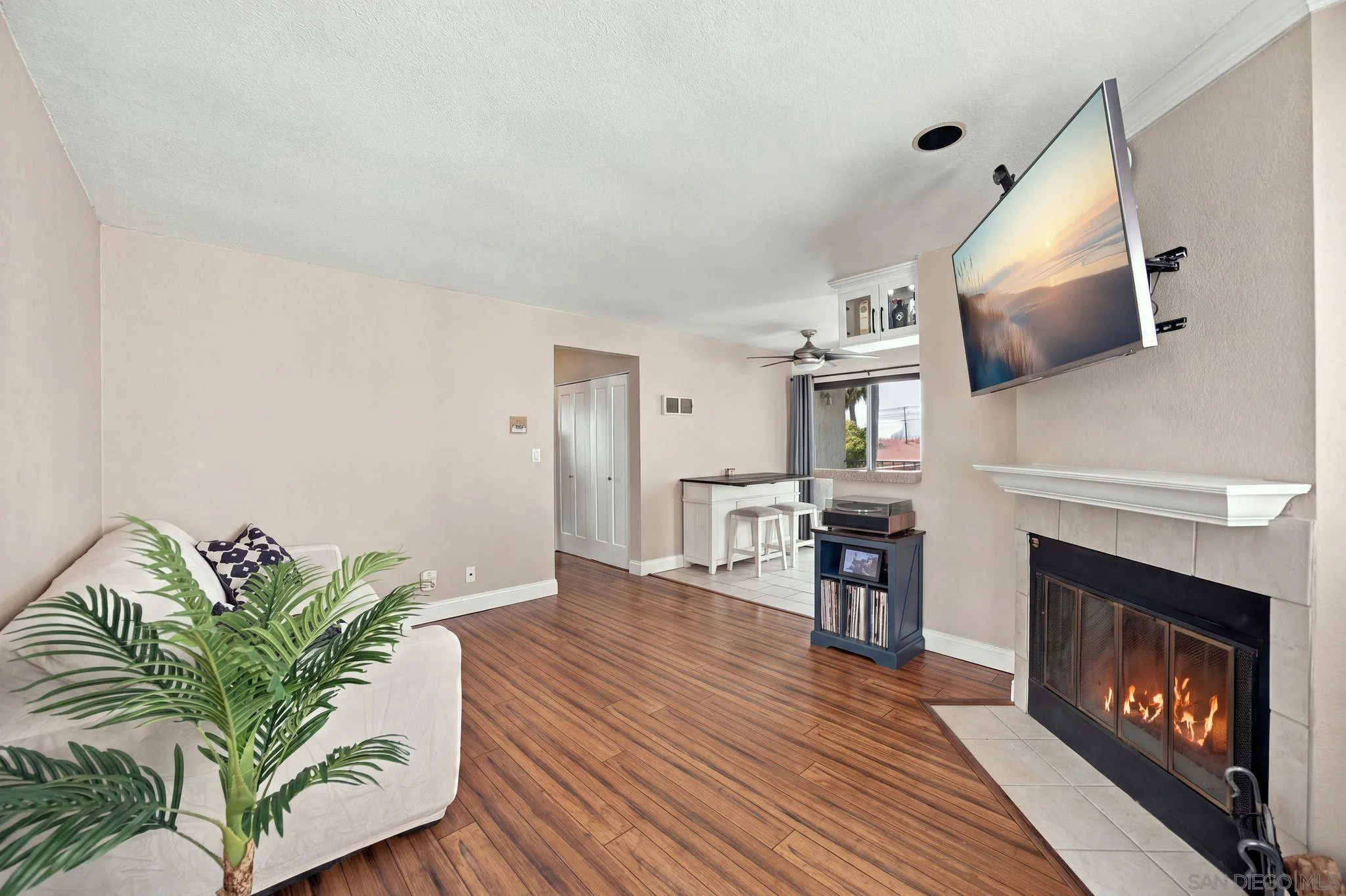https://cdn.realtyfeed.com/cdn/127/260023921/fa260cdf422902735f6fd1ca91c3998f.webp