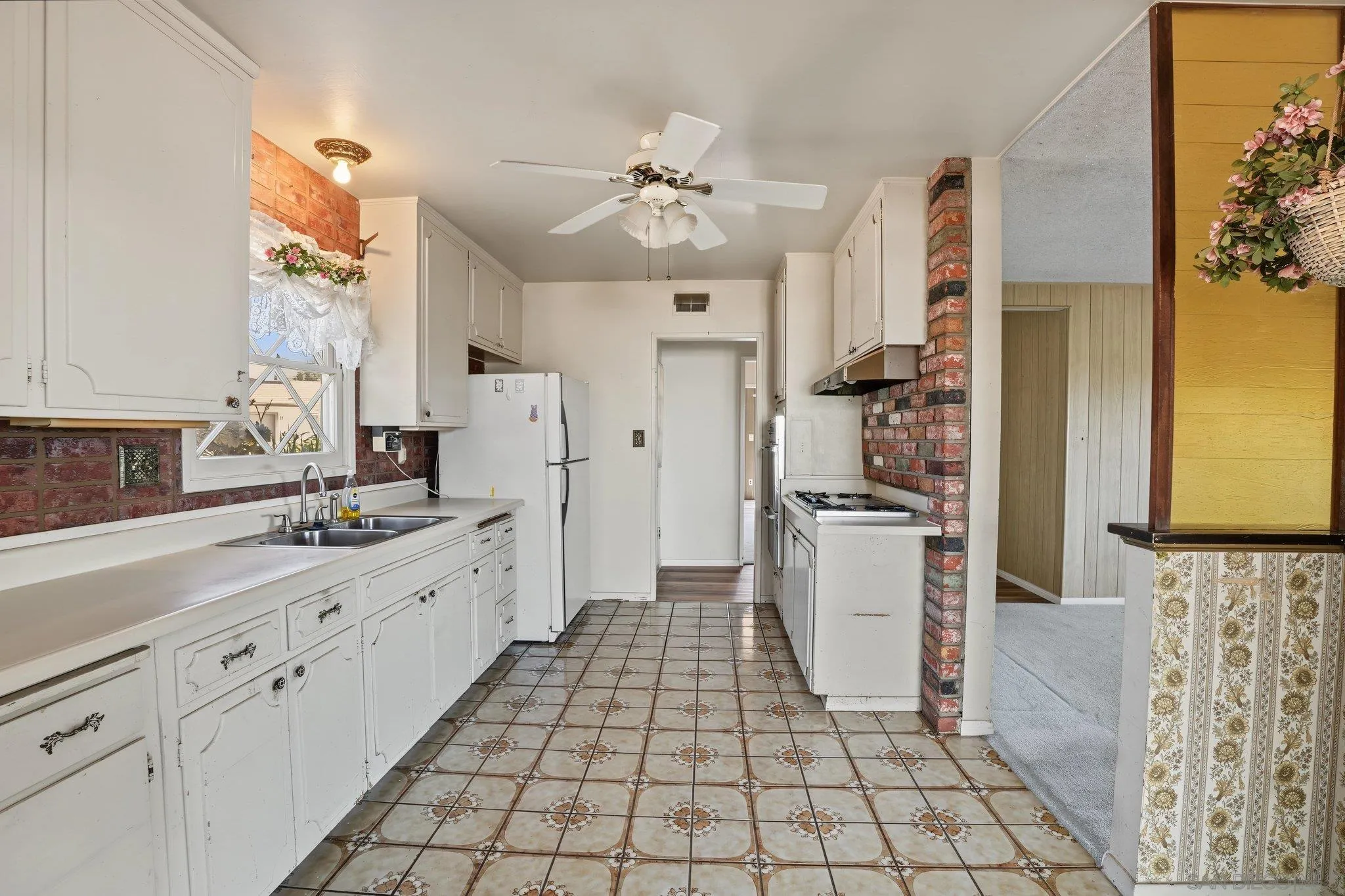 https://cdn.realtyfeed.com/cdn/127/260023922/627b383cbf2cad75255f873c589ba038.webp