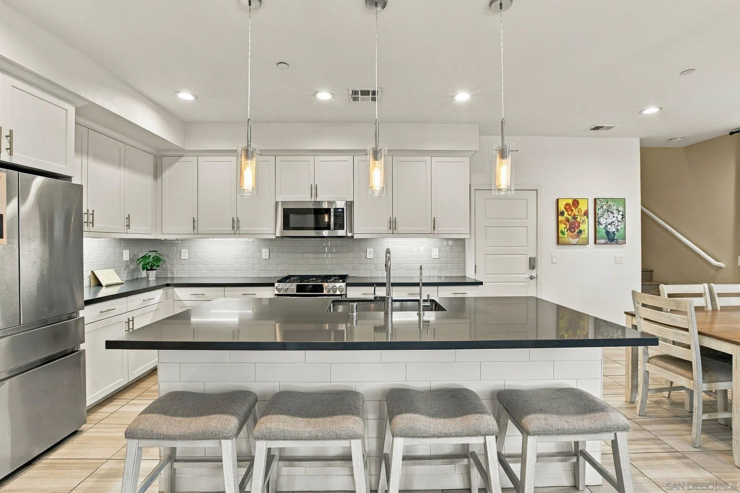 https://cdn.realtyfeed.com/cdn/127/260023923/373ec1936cb502f9eb624b2630a134f5.webp