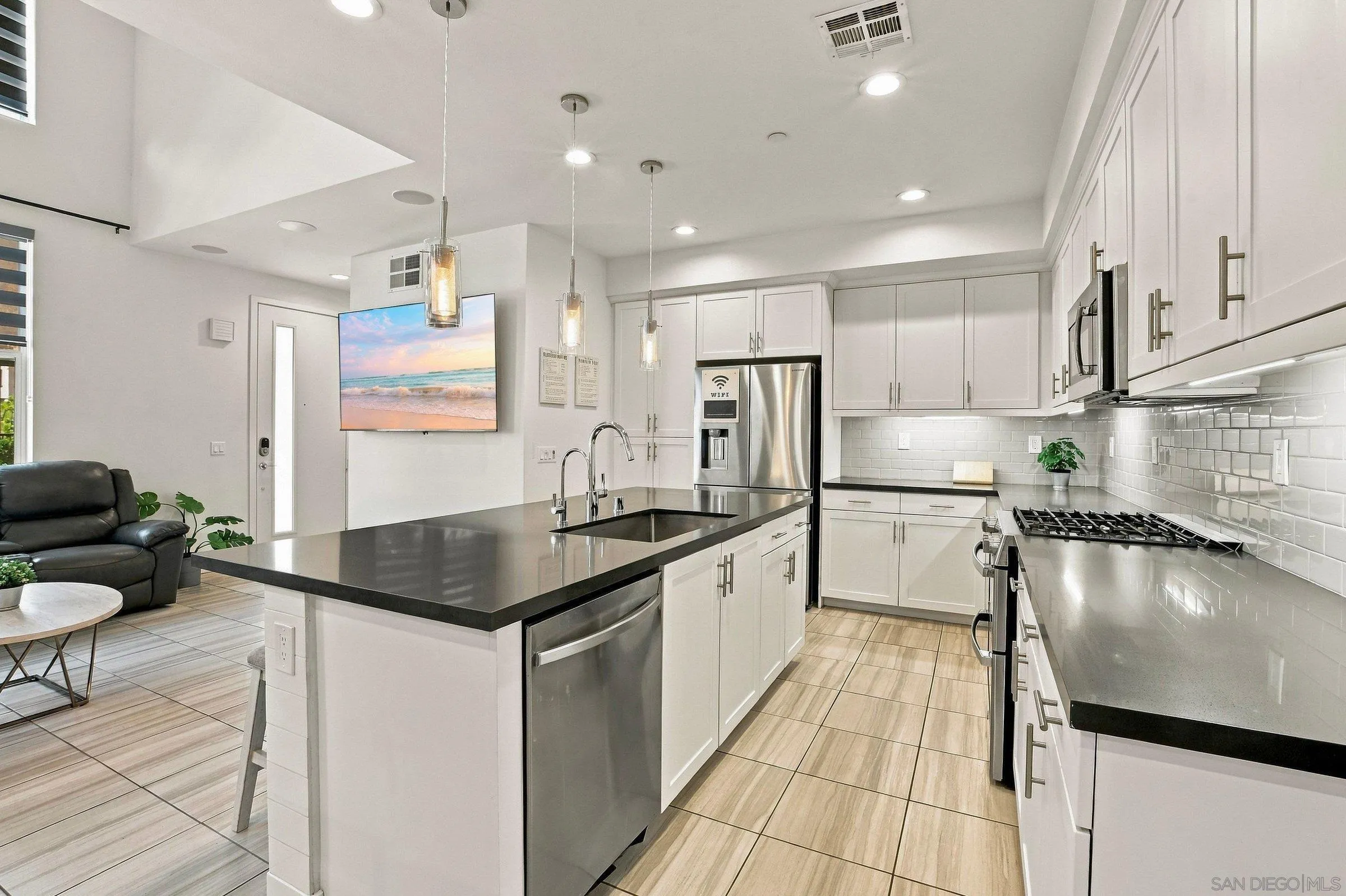https://cdn.realtyfeed.com/cdn/127/260023923/855c96f5127fc45e3fe621281f80ce10.webp