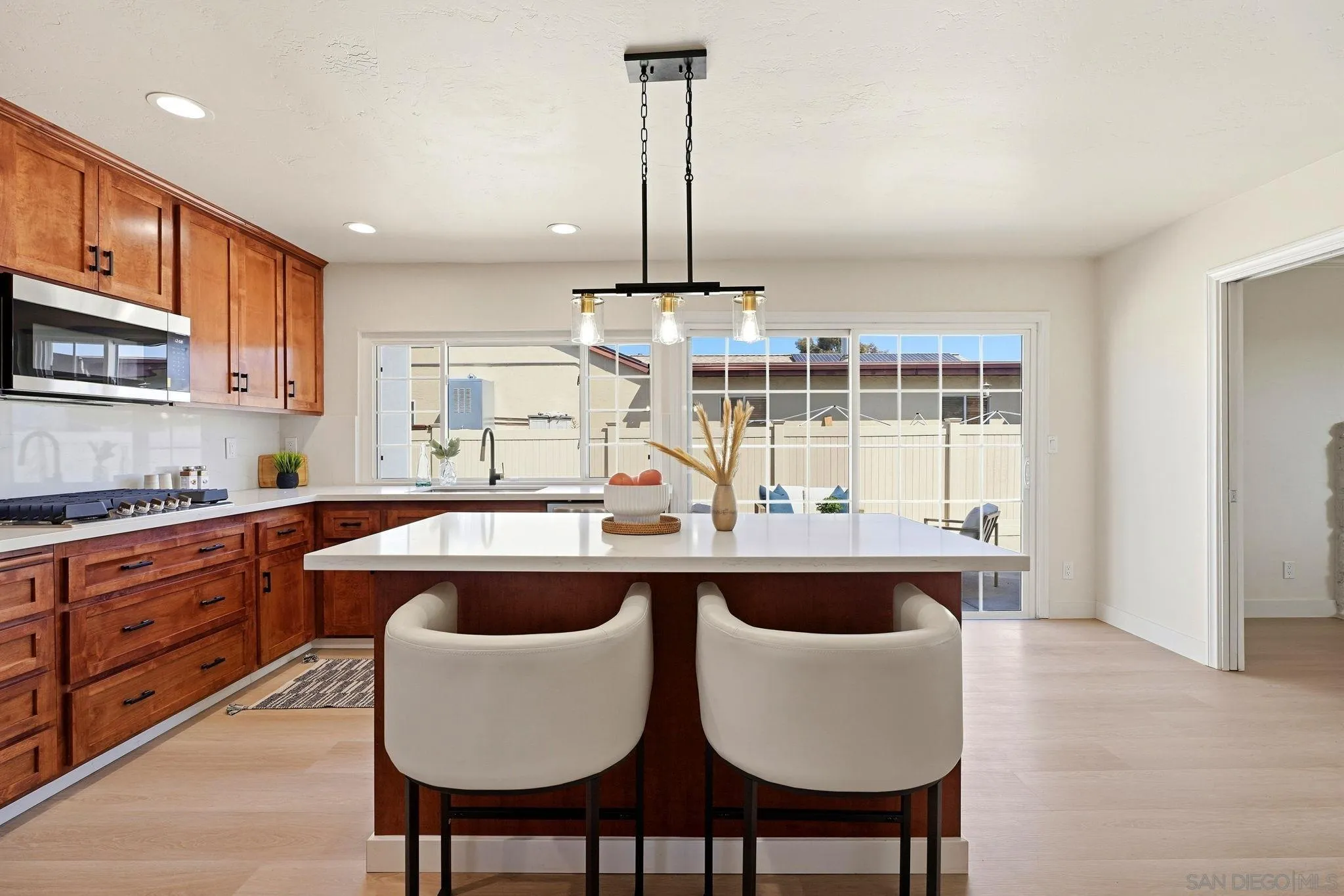 https://cdn.realtyfeed.com/cdn/127/260023925/028517085dc49245e37e451ad8eadbda.webp