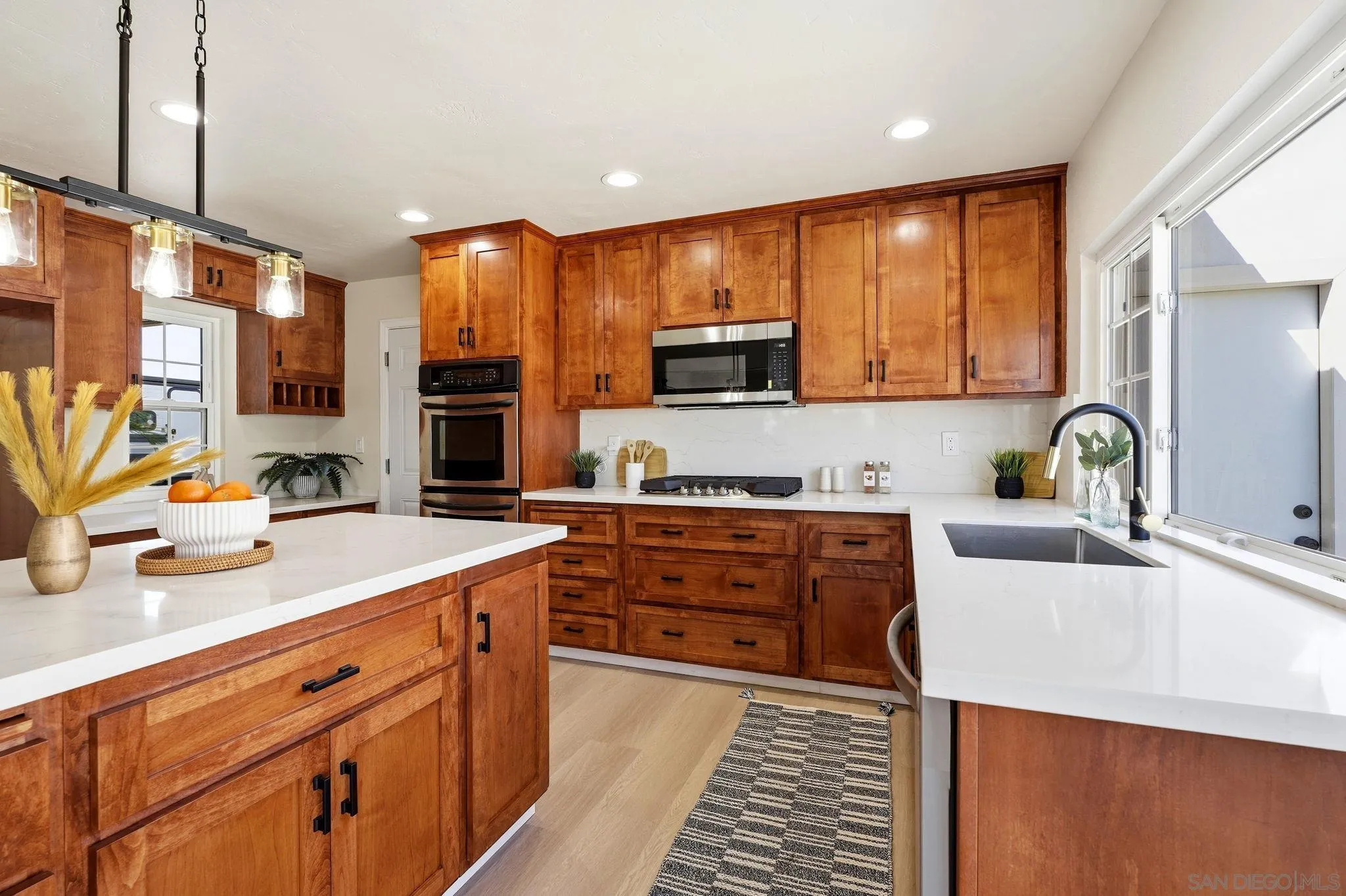 https://cdn.realtyfeed.com/cdn/127/260023925/08305c81368894c03bf7604acb6aef6d.webp