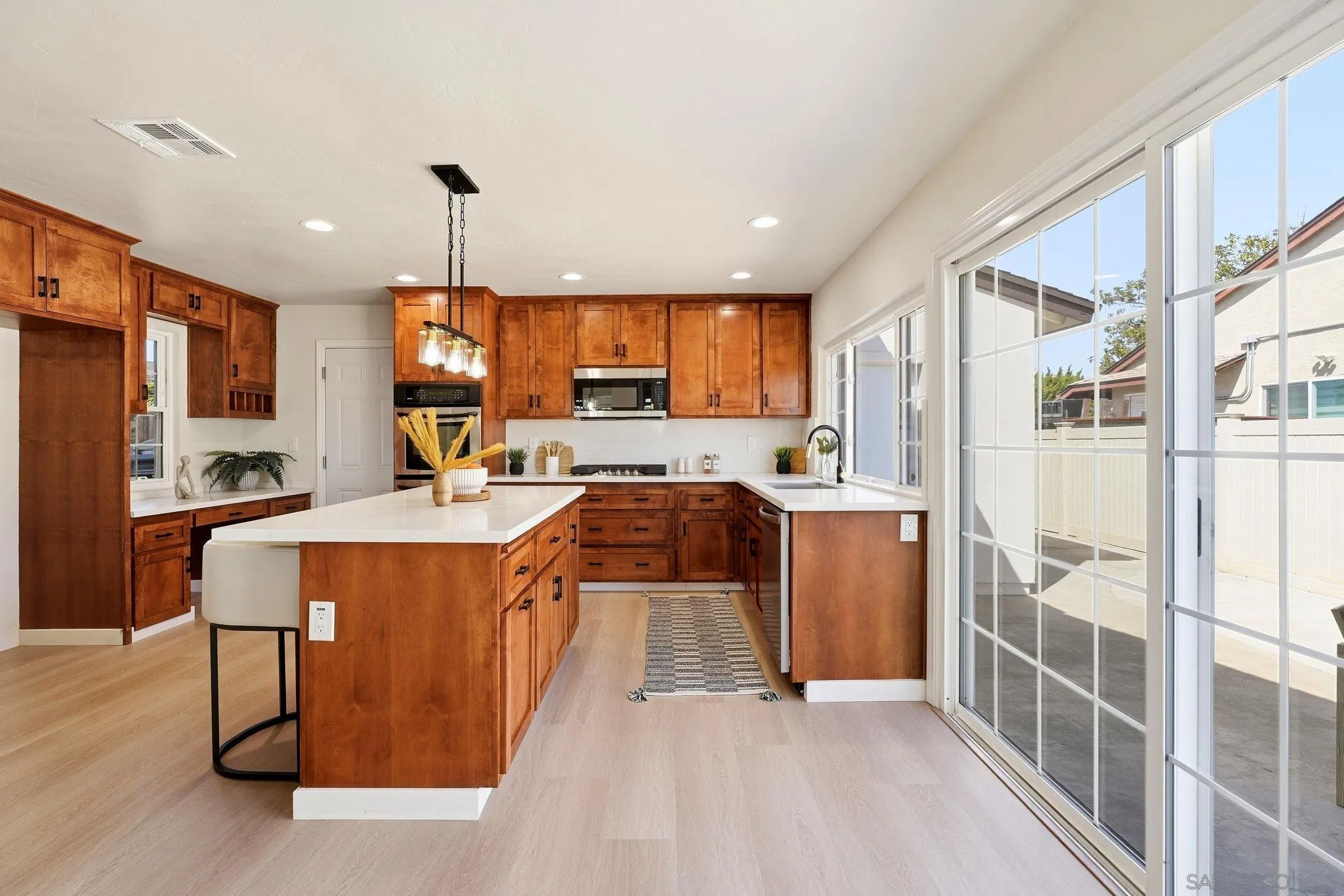 https://cdn.realtyfeed.com/cdn/127/260023925/82841ec45ff094355a88a9cd14f6fc9f.webp