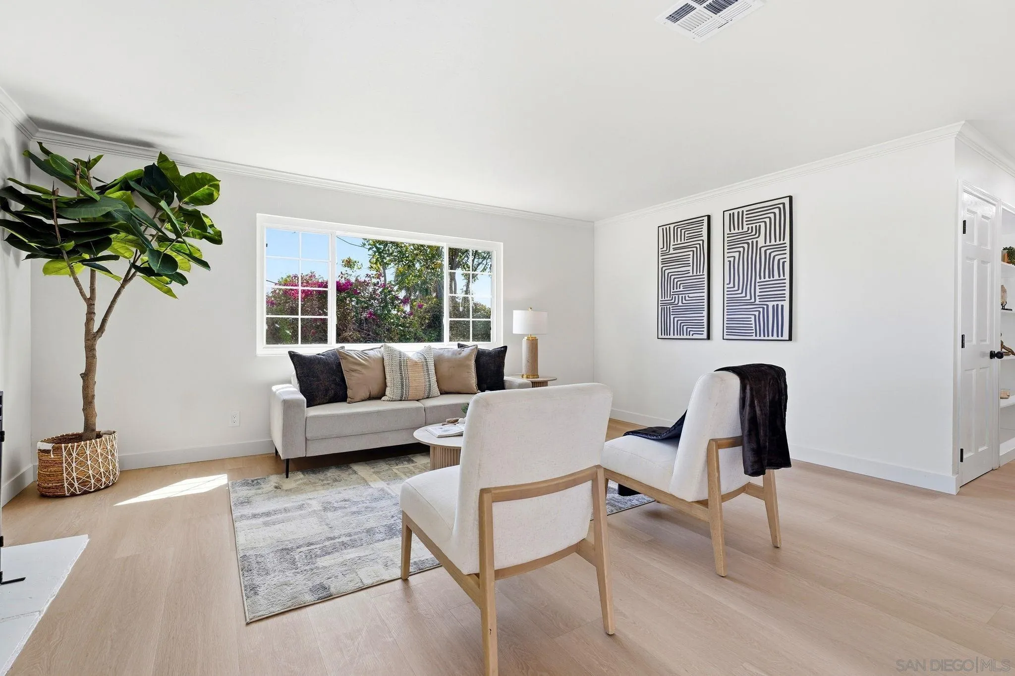 https://cdn.realtyfeed.com/cdn/127/260023925/b8b32b6b38d2481ba89cdd0414afefc1.webp