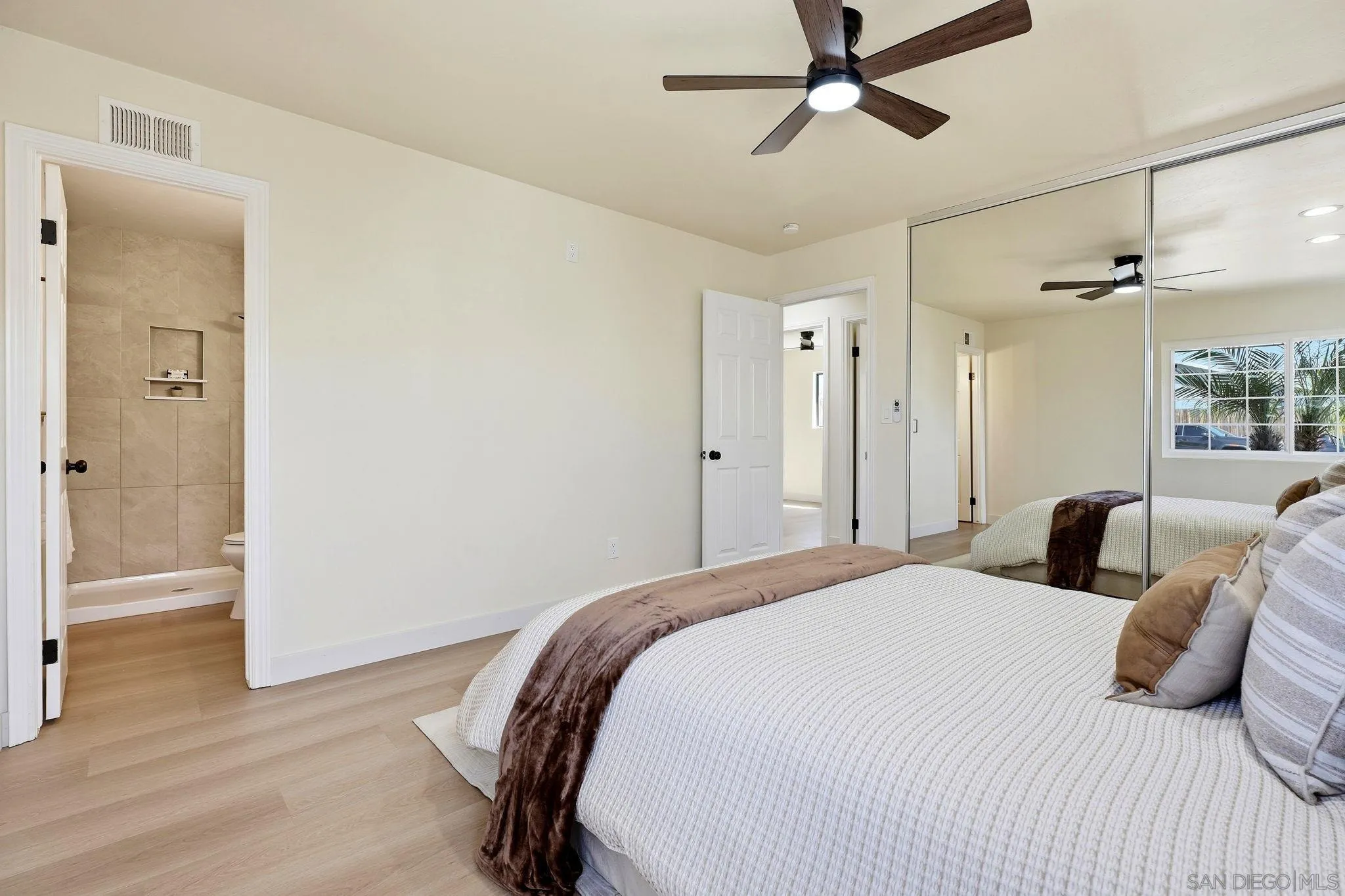 https://cdn.realtyfeed.com/cdn/127/260023925/c6f2252115f6197f88b0499b18976e38.webp