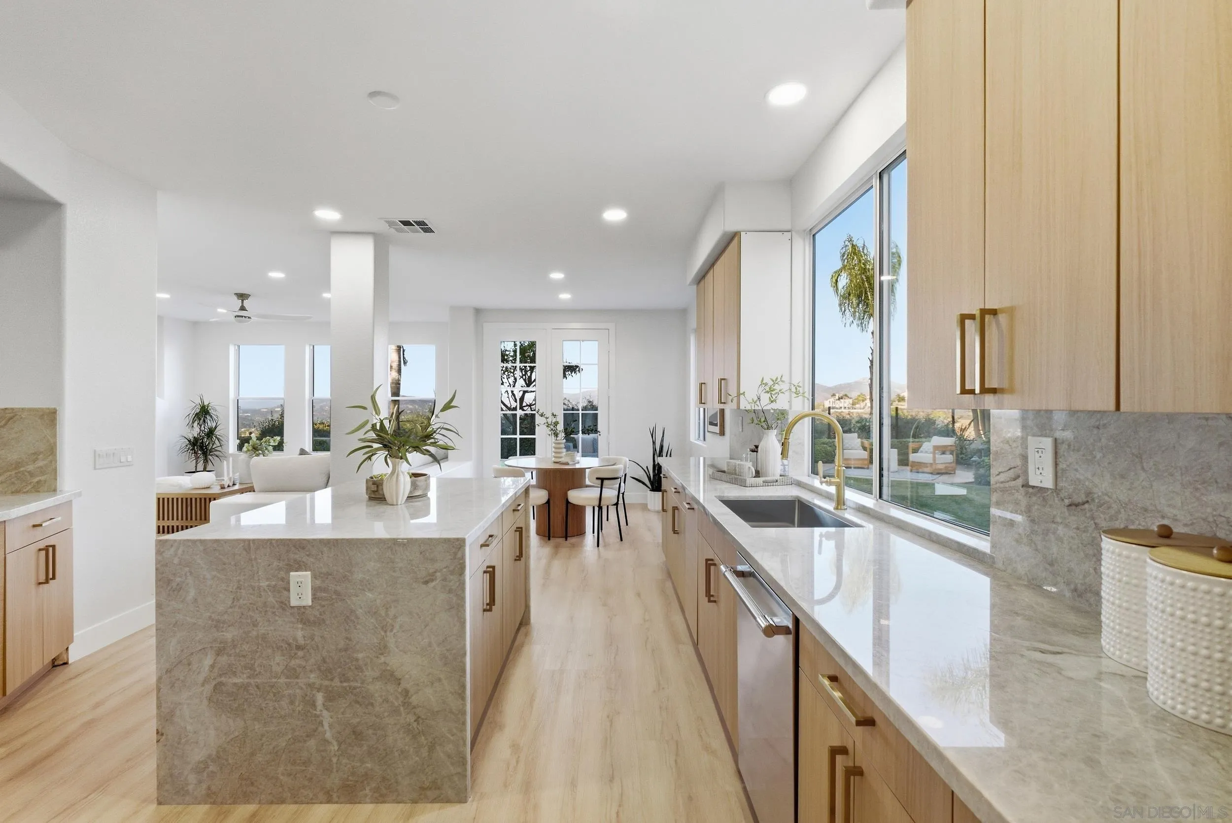 https://cdn.realtyfeed.com/cdn/127/260023931/093fcd1f6e0a7cd8926884904471cd3e.webp