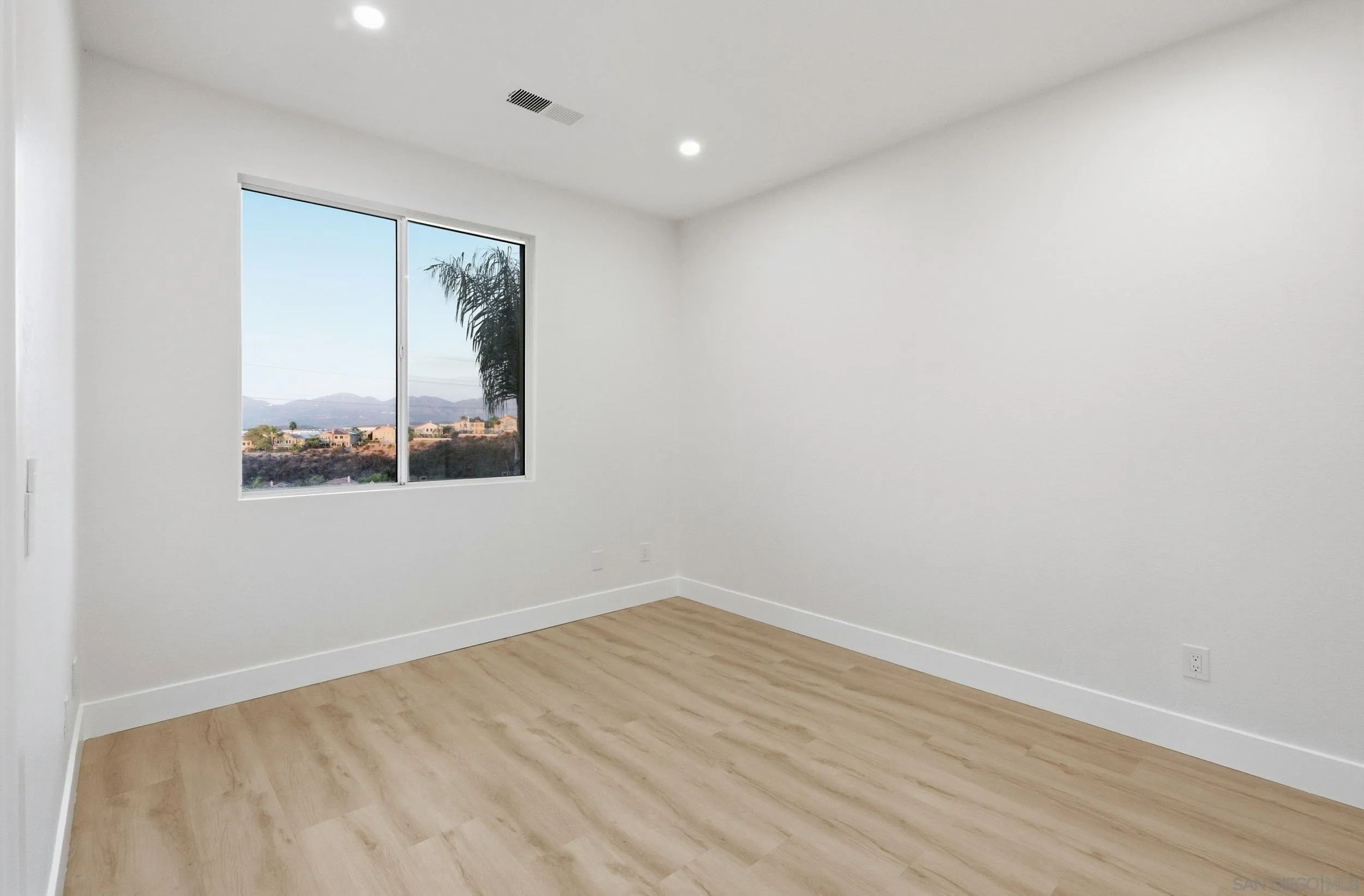 https://cdn.realtyfeed.com/cdn/127/260023931/09bbadd1bdc35fefa863fa8475c08e56.webp