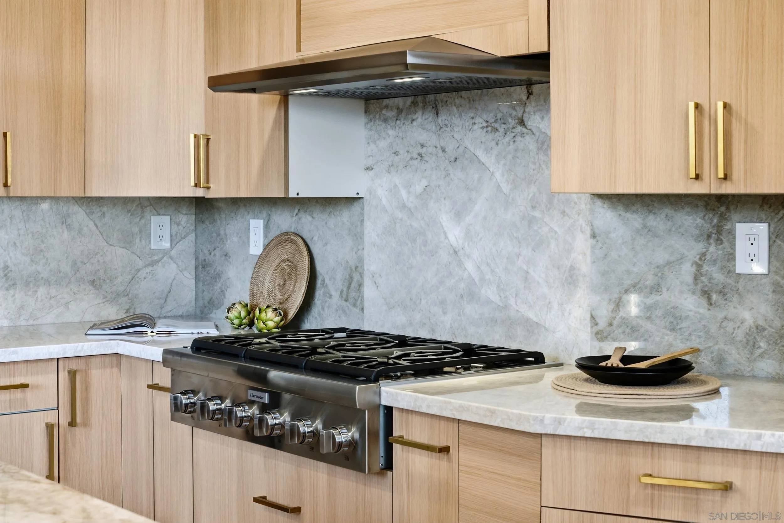 https://cdn.realtyfeed.com/cdn/127/260023931/256506018917eefcb692e9769e8ac328.webp