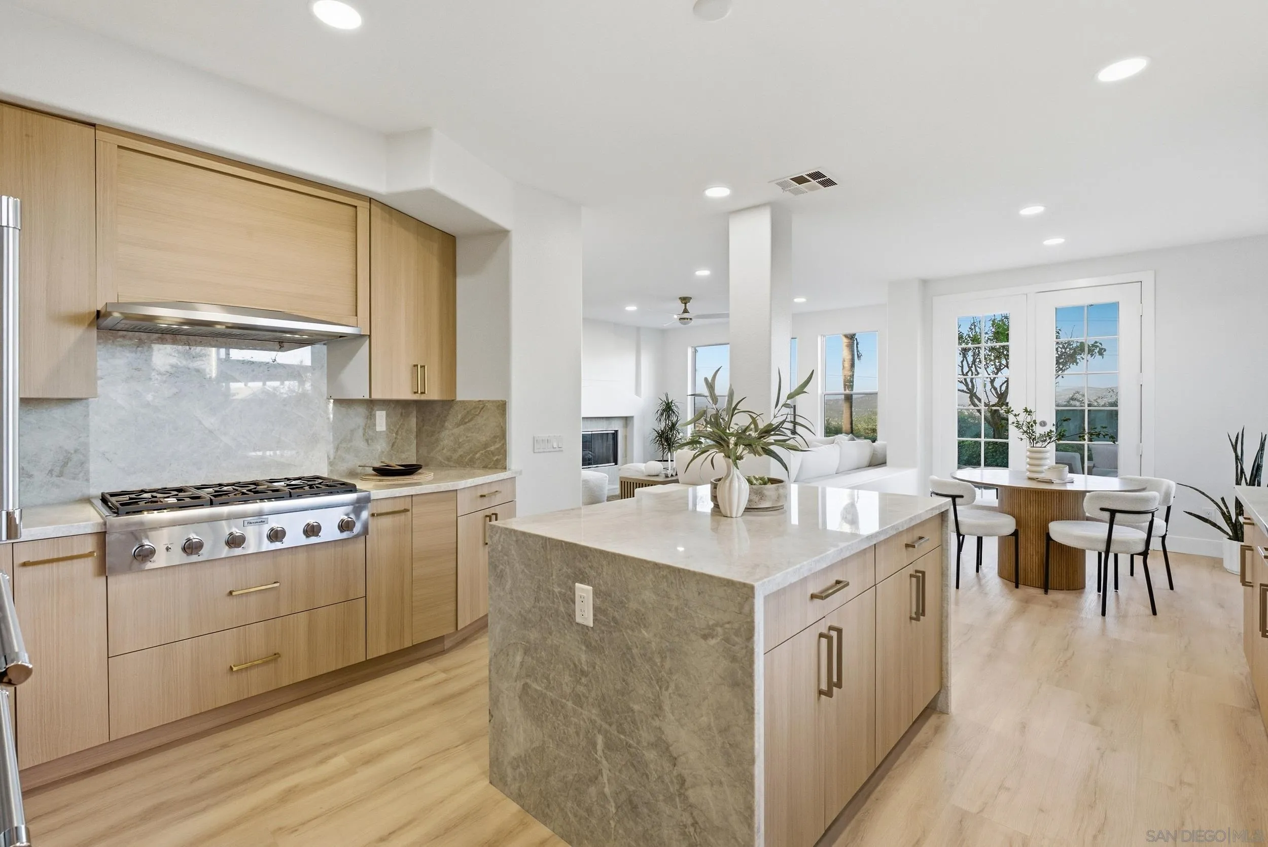 https://cdn.realtyfeed.com/cdn/127/260023931/4b6f92d642bd57199272e33930e1ccea.webp