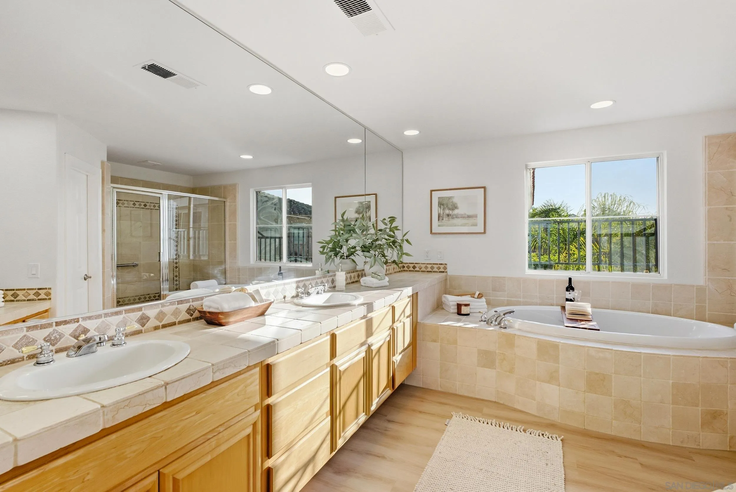 https://cdn.realtyfeed.com/cdn/127/260023931/bb63a771cf1cf99f74a7681beb16c179.webp
