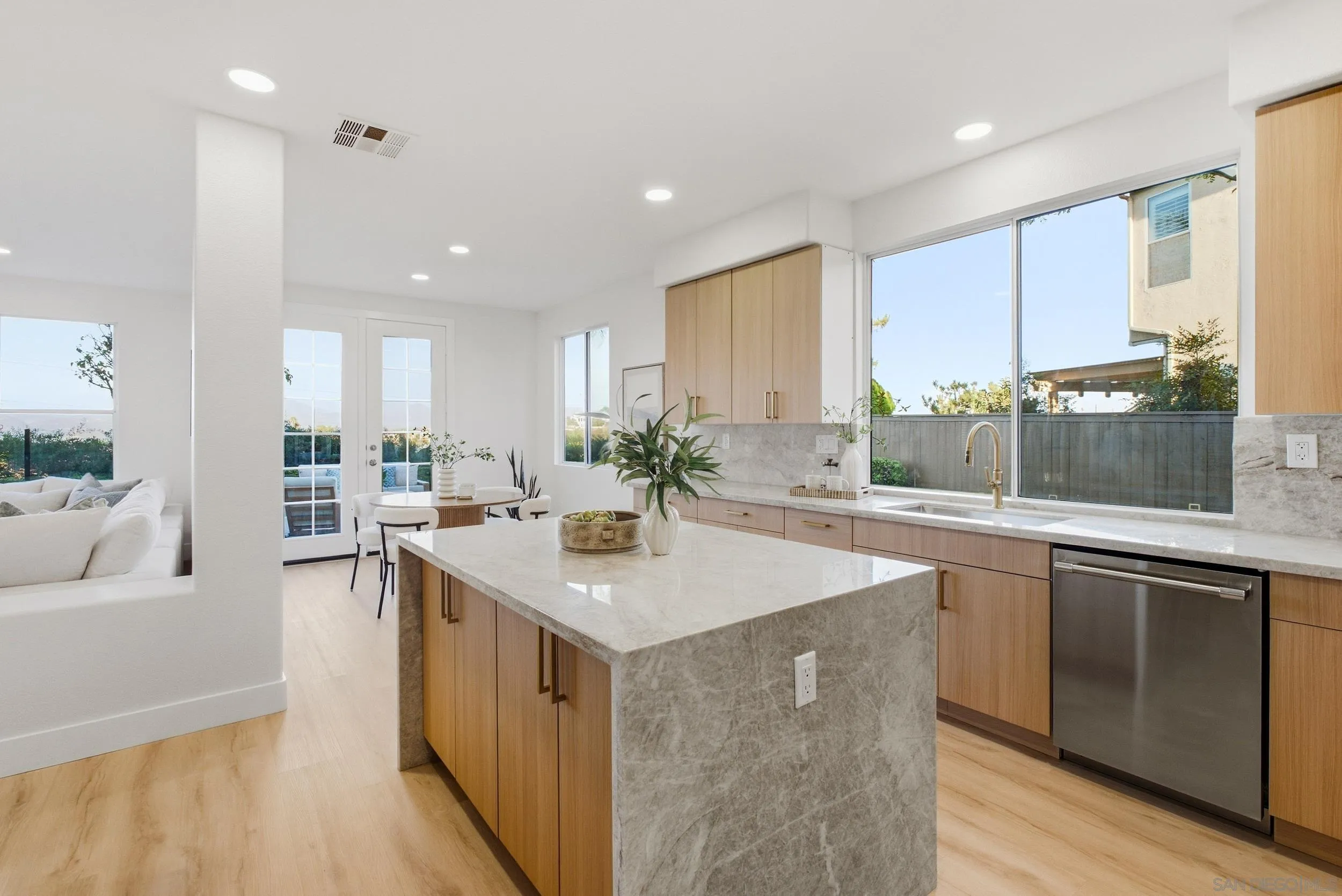 https://cdn.realtyfeed.com/cdn/127/260023931/cd0fbafabdb3becc5b32f7c00dee96d5.webp